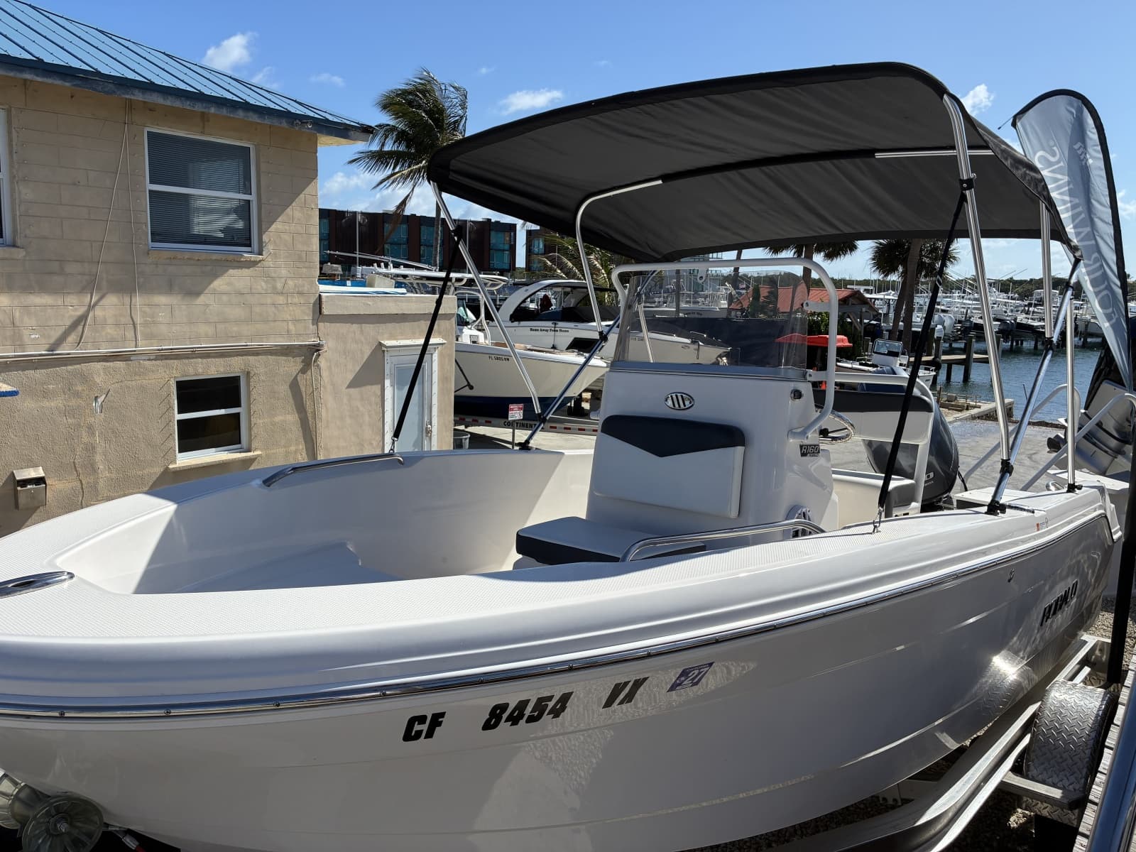 2025 Robalo R160 Center Console - Photo 3
