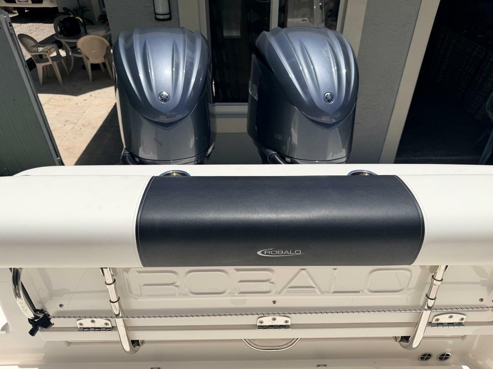 2022 Robalo R302 Center Console - Photo 10