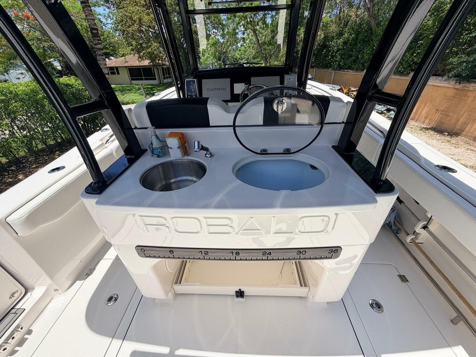 2022 Robalo R302 Center Console - Photo 12