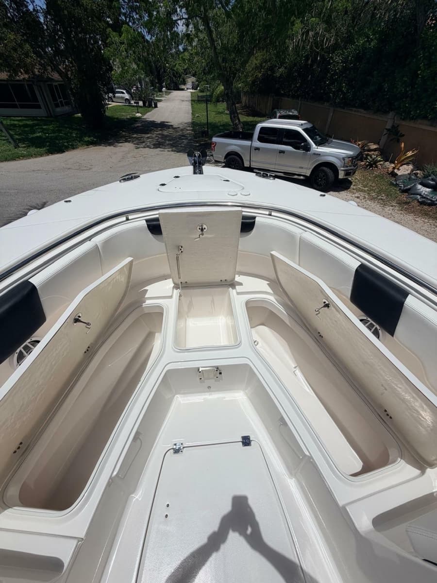 2022 Robalo R302 Center Console - Photo 26