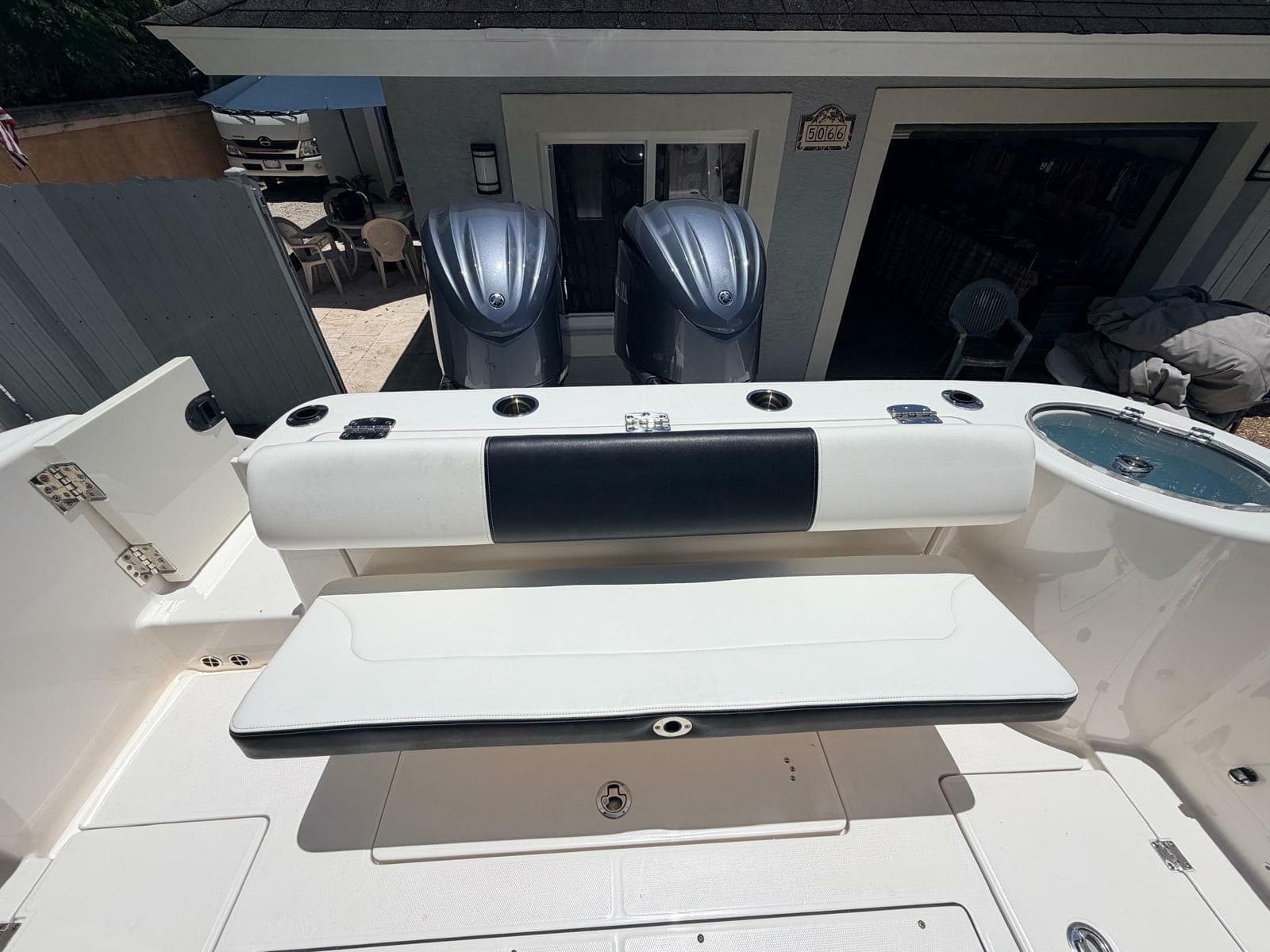 2022 Robalo R302 Center Console - Photo 11