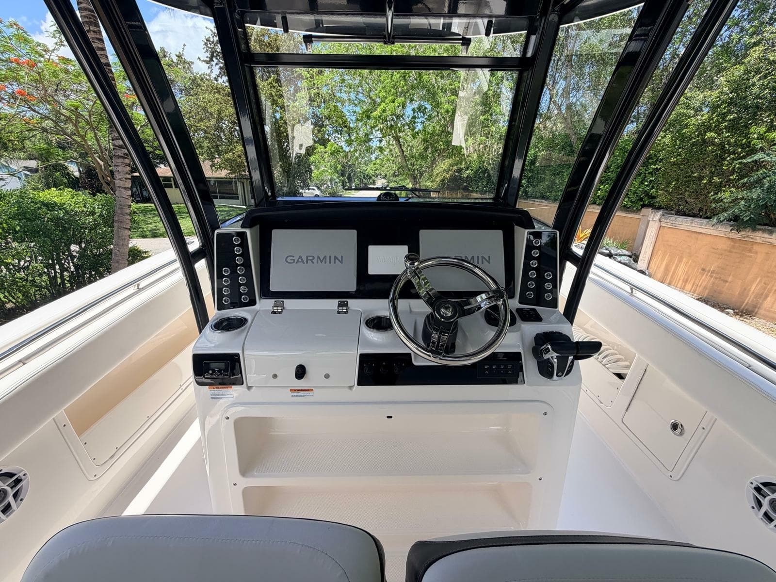 2022 Robalo R302 Center Console - Photo 13