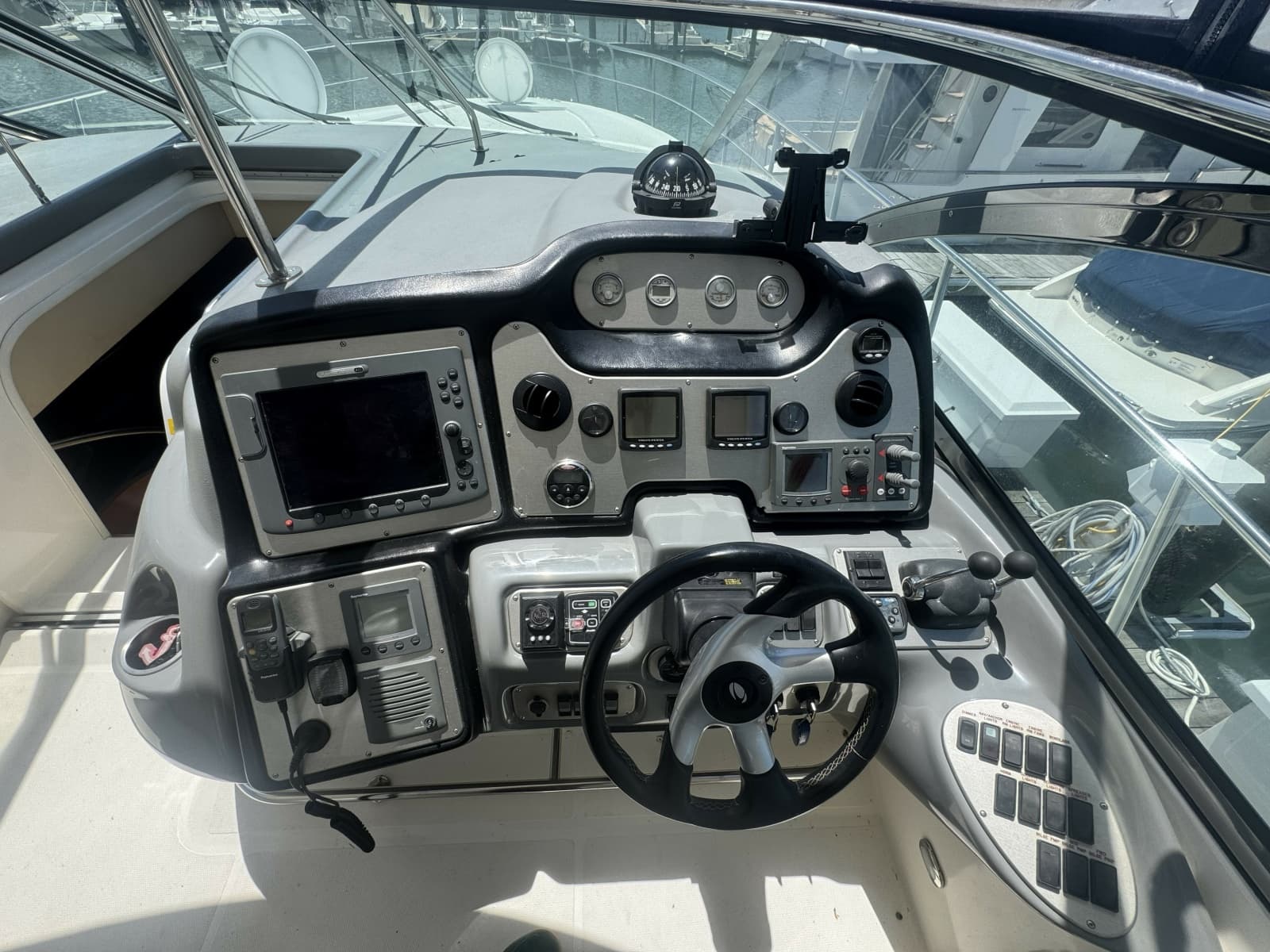2006 Cruisers Yachts 520 Express - Photo 15