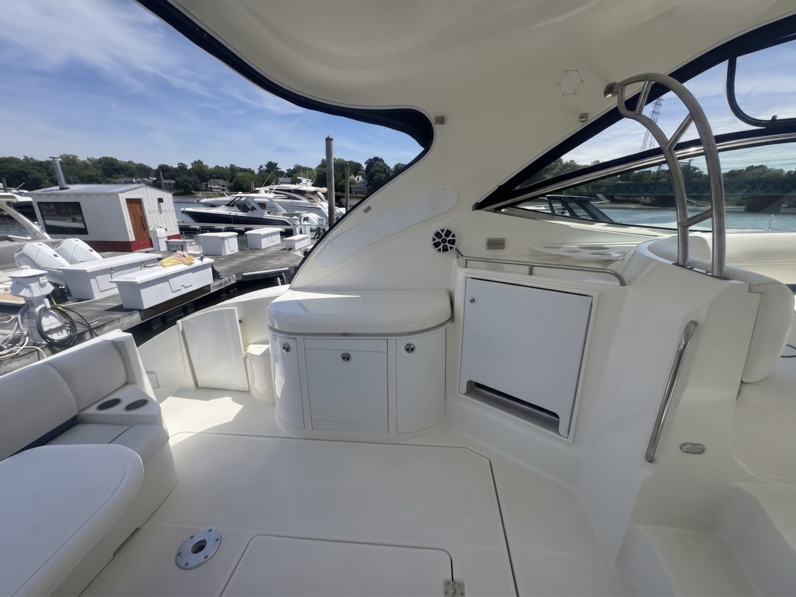 2006 Cruisers Yachts 520 Express - Photo 9