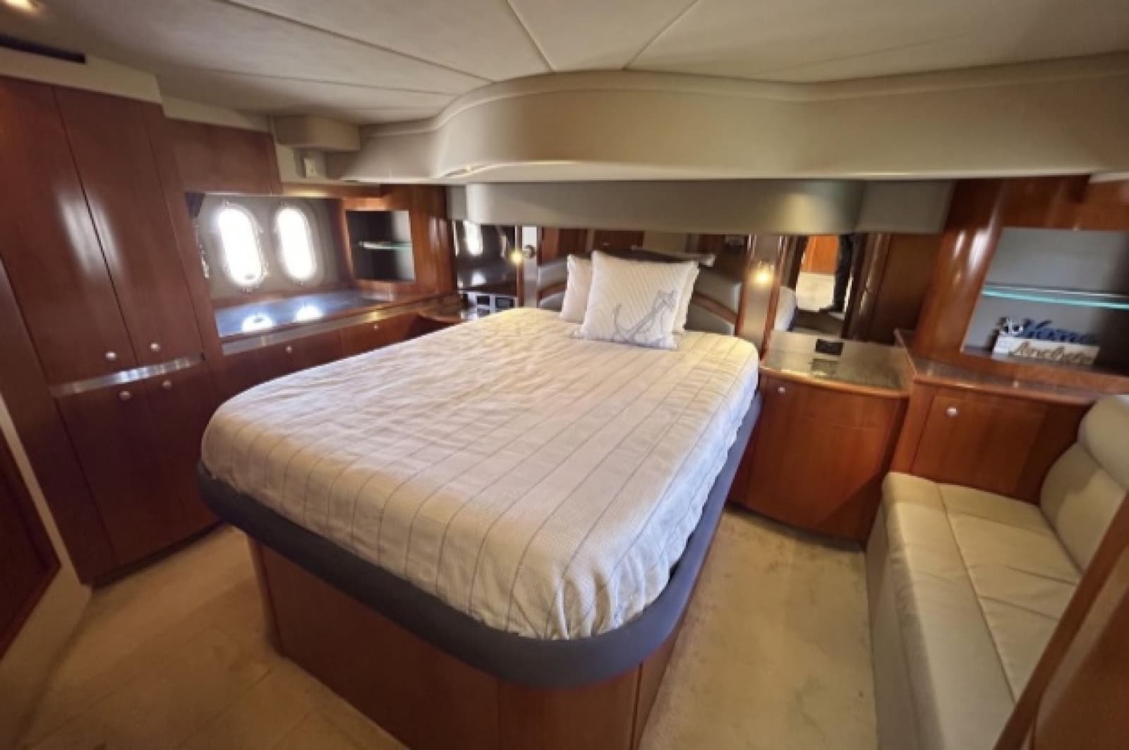 2006 Cruisers Yachts 520 Express - Photo 21
