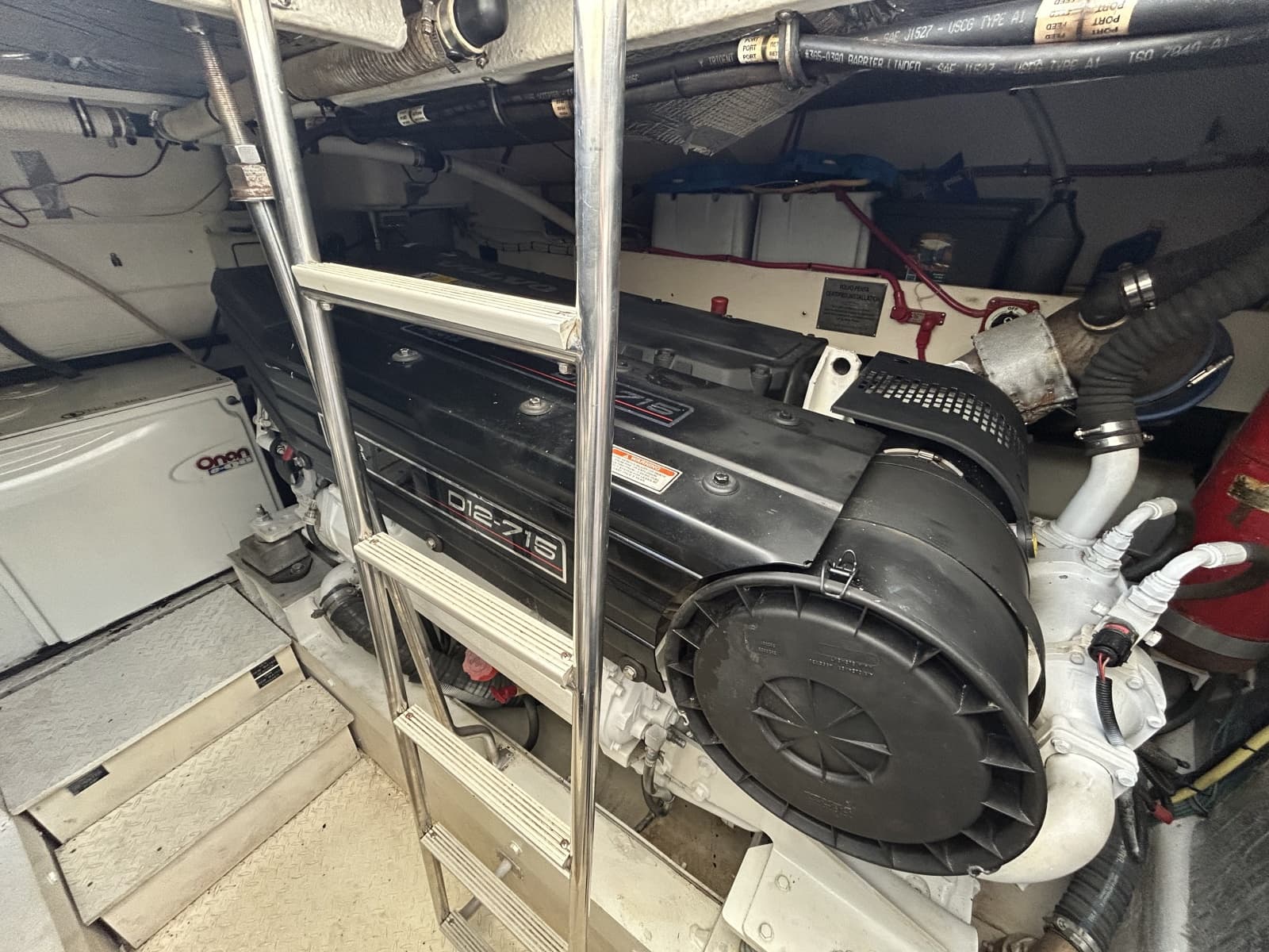 2006 Cruisers Yachts 520 Express - Photo 31