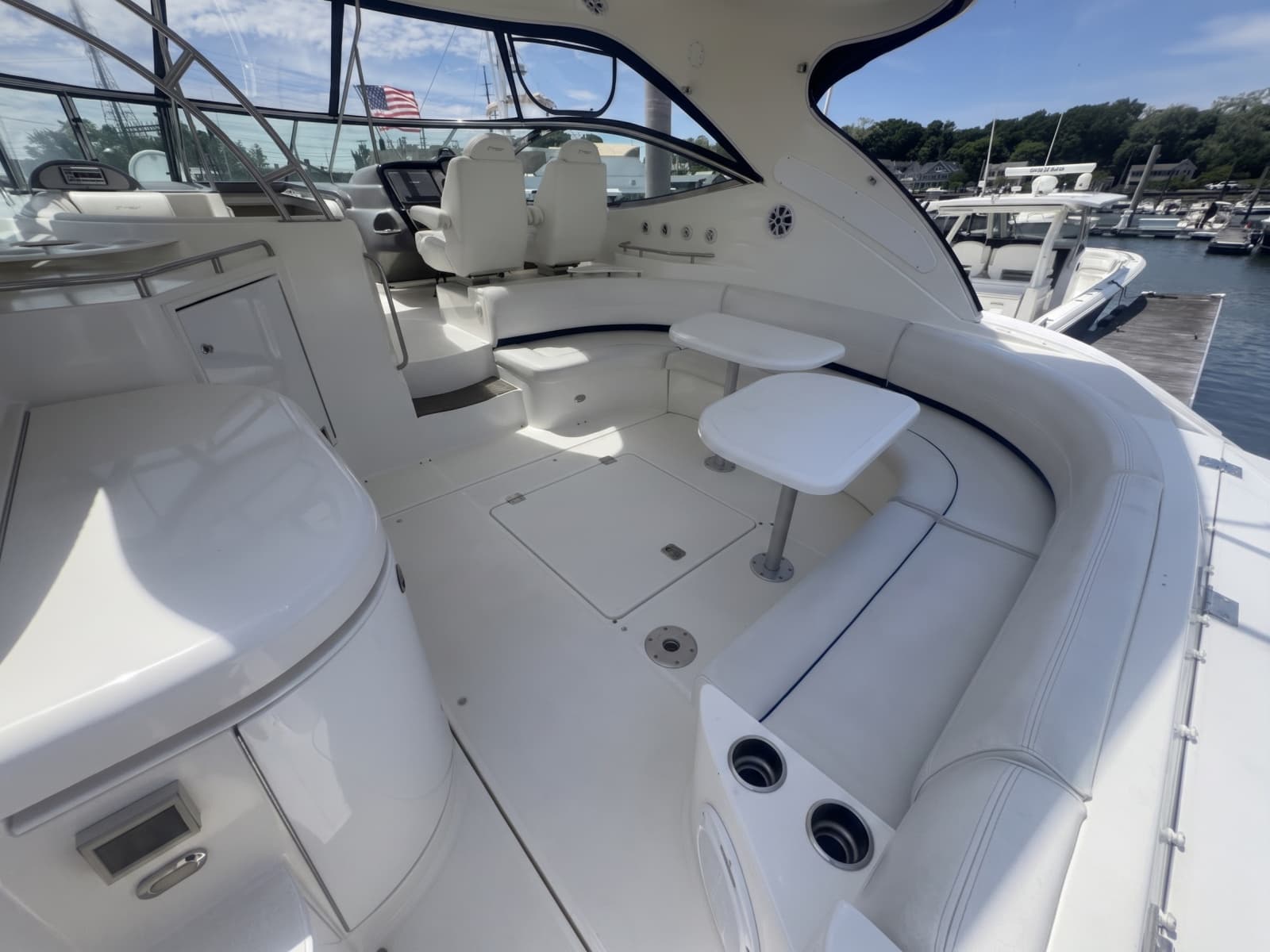 2006 Cruisers Yachts 520 Express - Photo 8