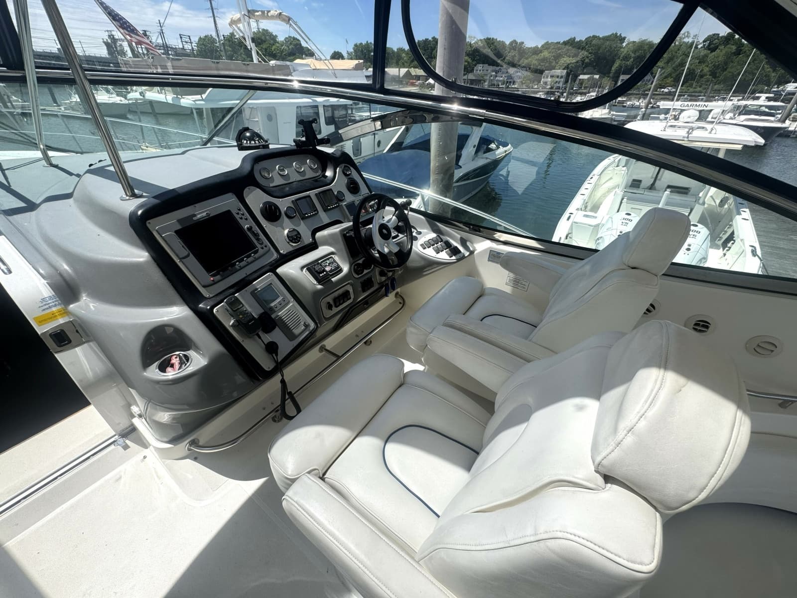 2006 Cruisers Yachts 520 Express - Photo 14