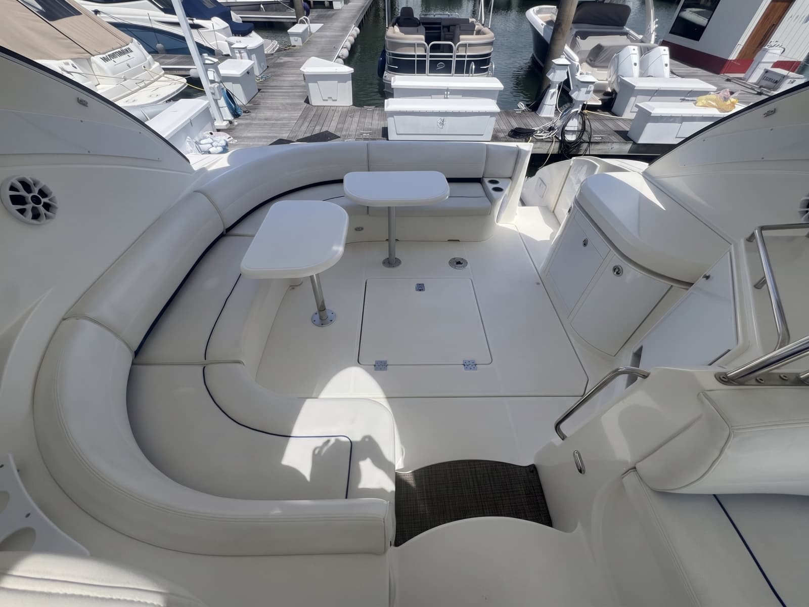 2006 Cruisers Yachts 520 Express - Photo 11