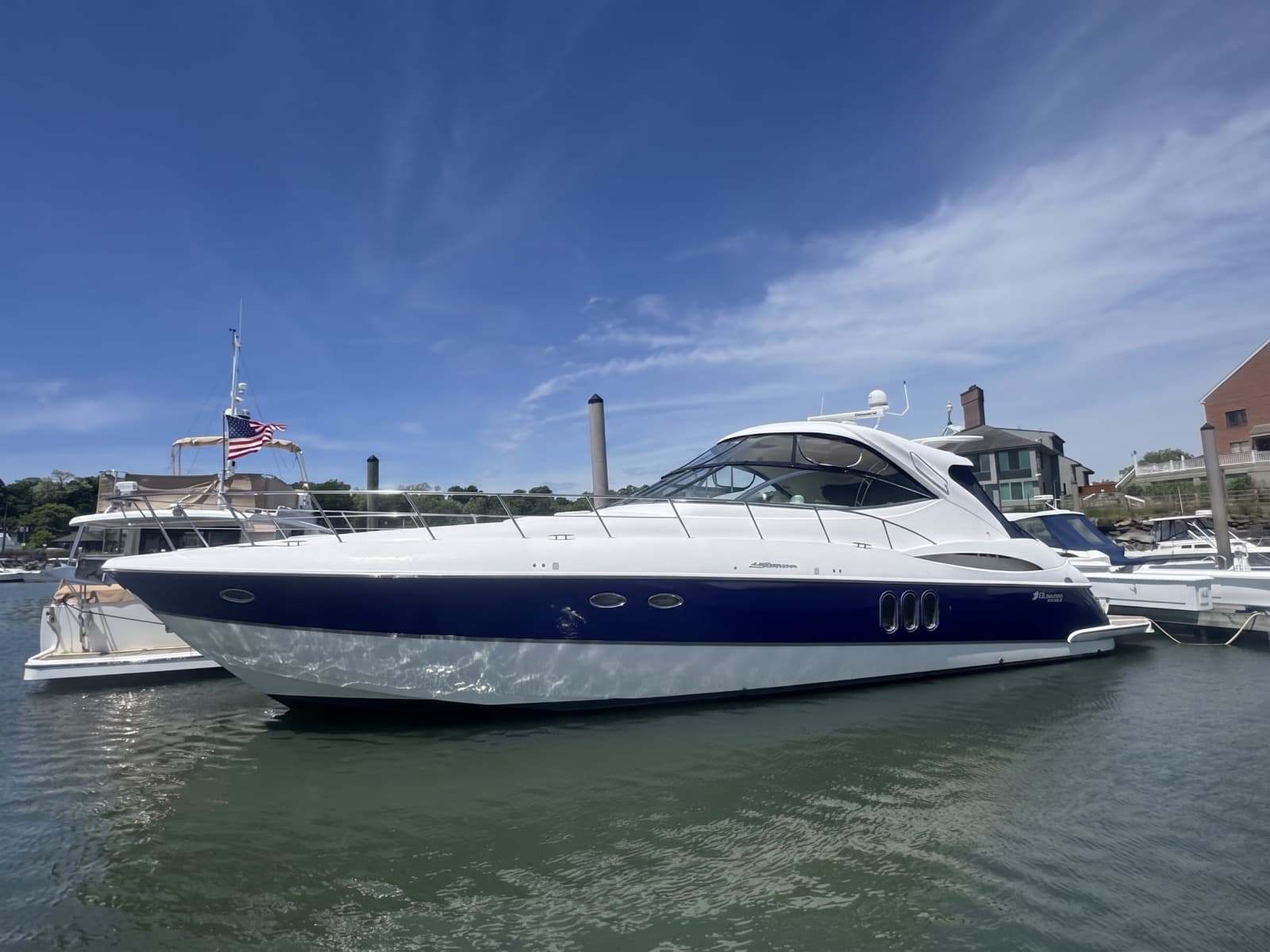 2006 Cruisers Yachts 520 Express - Photo 1