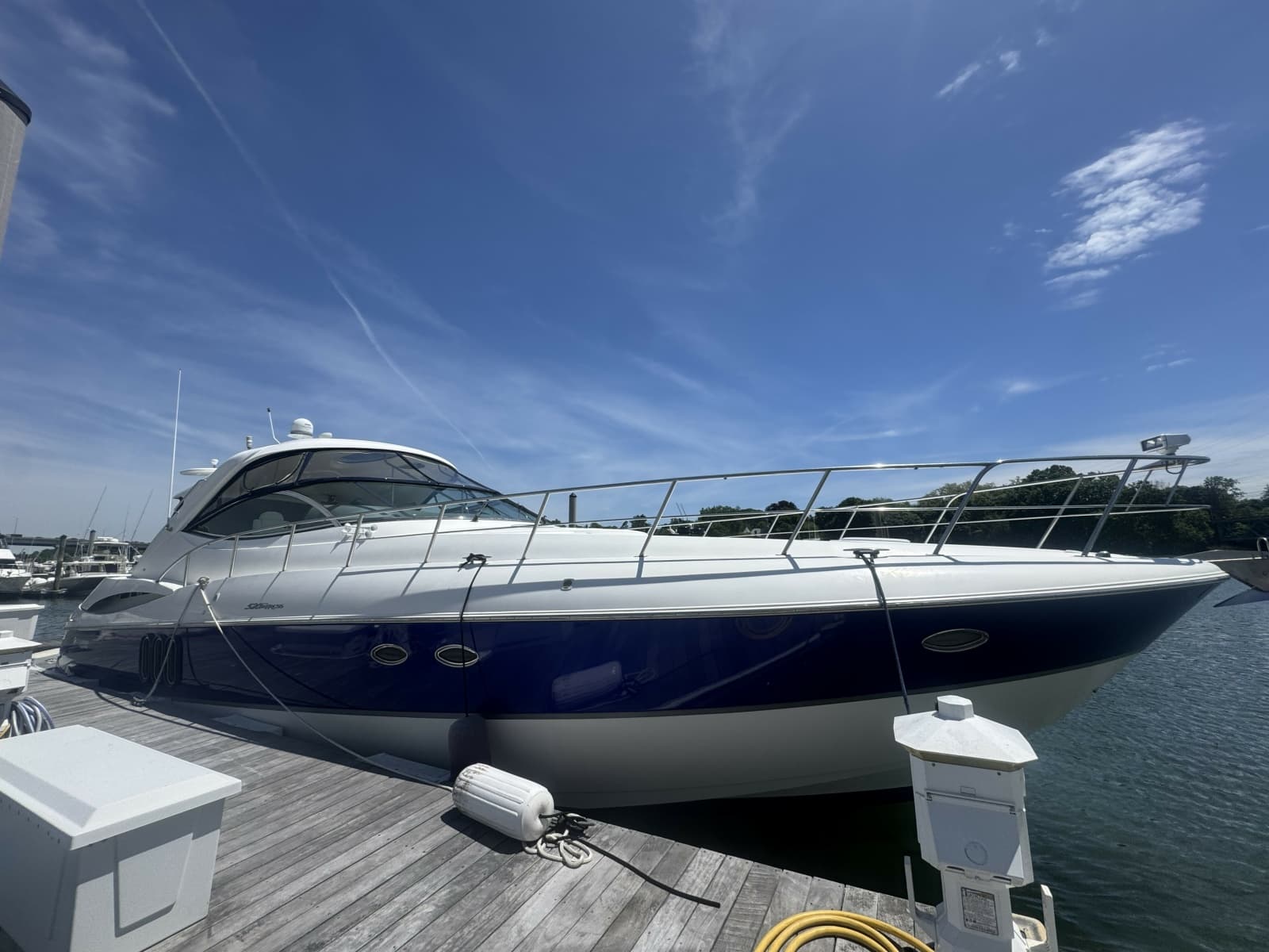 2006 Cruisers Yachts 520 Express - Photo 3