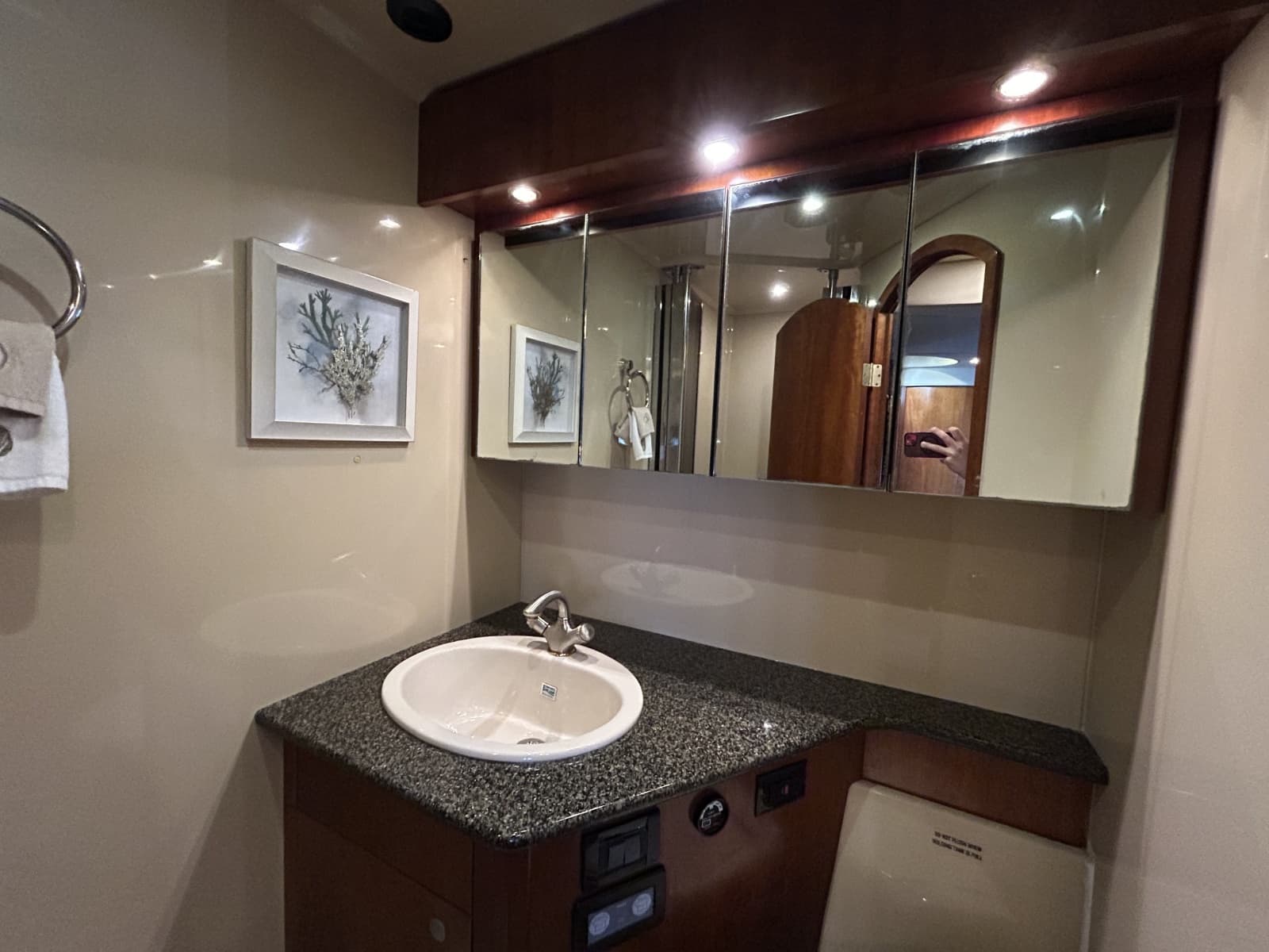 2006 Cruisers Yachts 520 Express - Photo 23