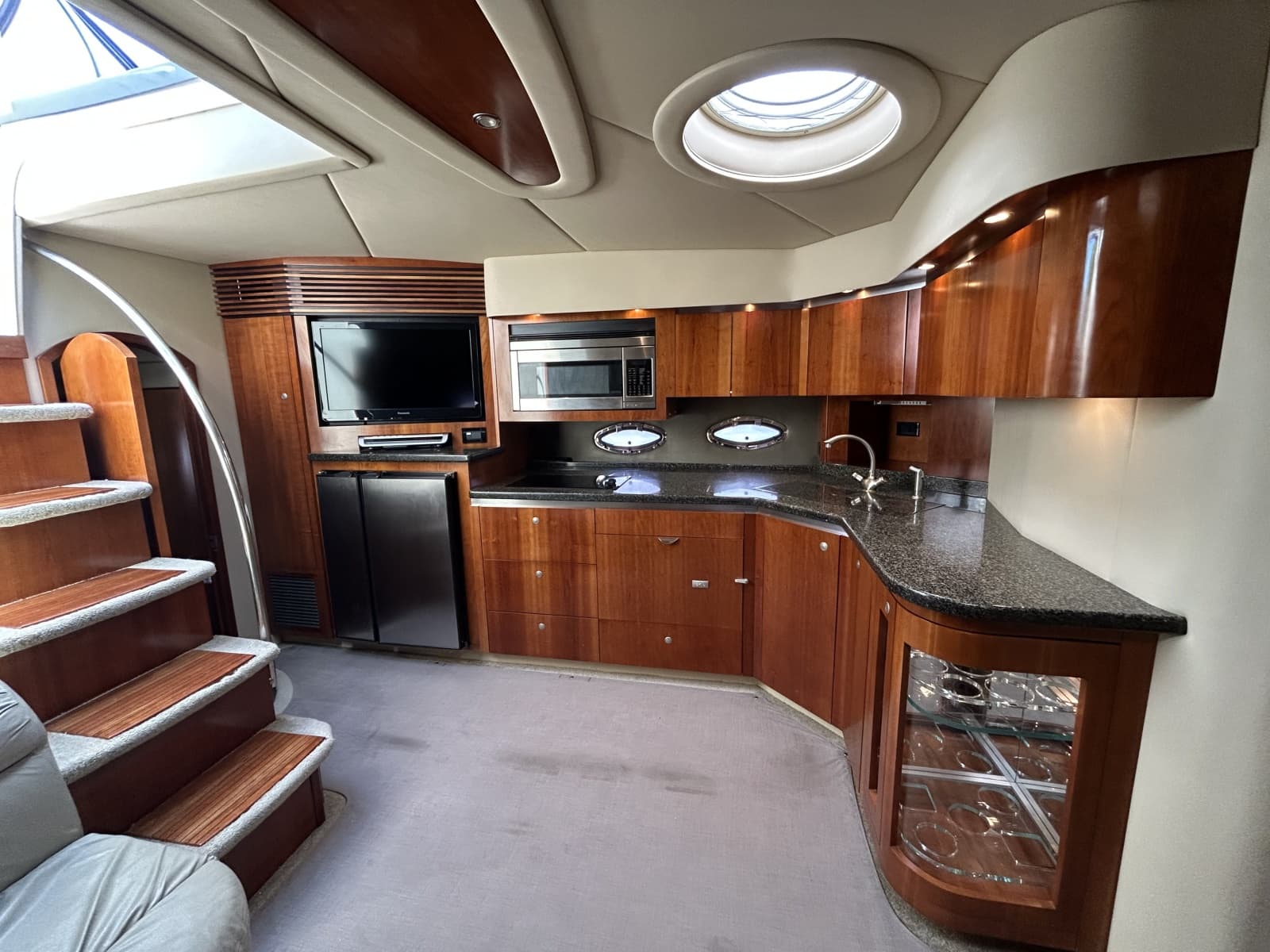 2006 Cruisers Yachts 520 Express - Photo 20