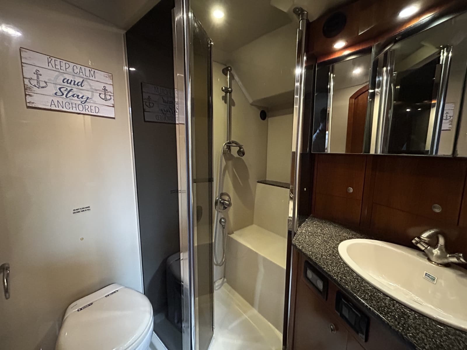 2006 Cruisers Yachts 520 Express - Photo 27