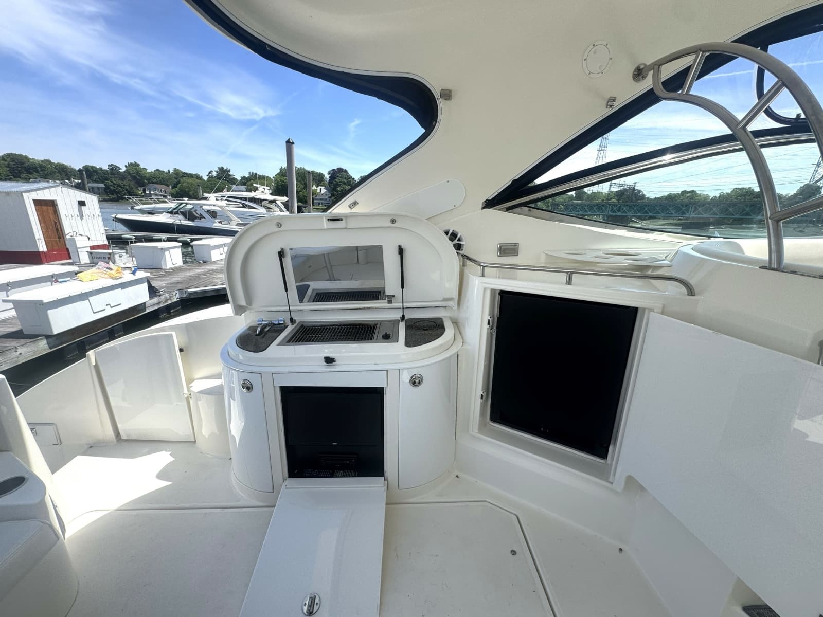 2006 Cruisers Yachts 520 Express - Photo 10