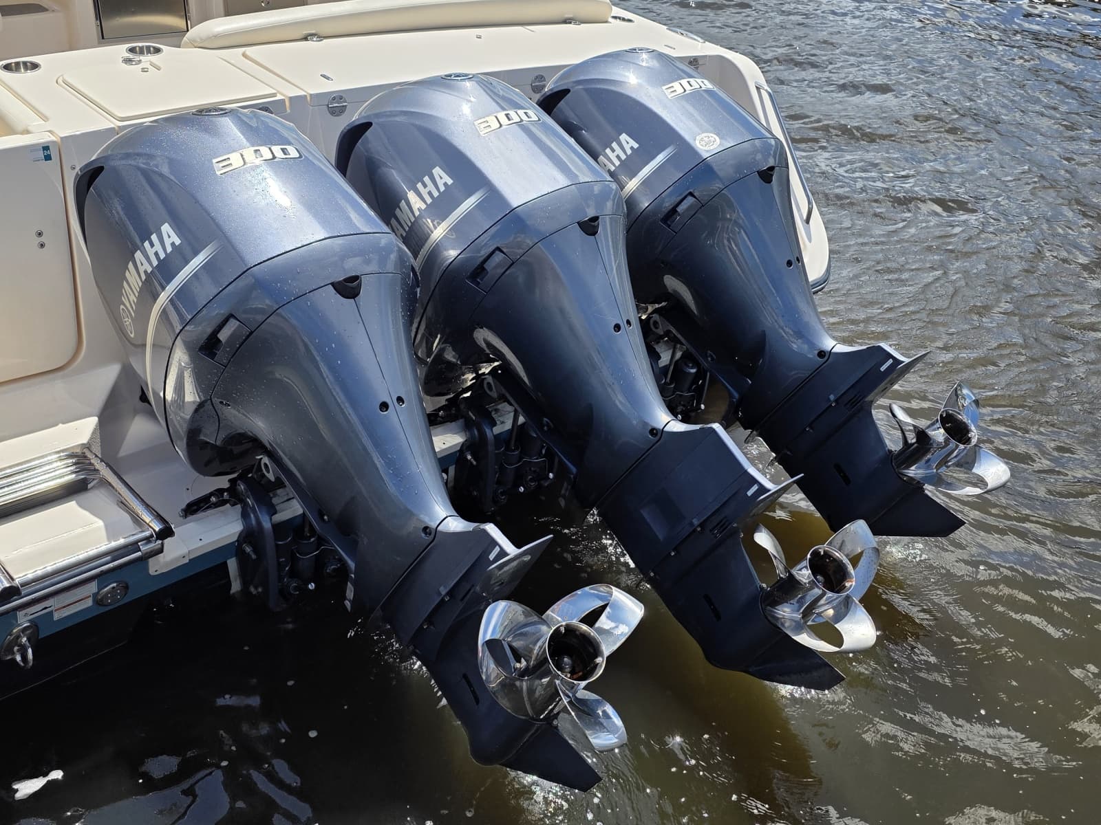2019 Grady-White Freedom 375 - Photo 8