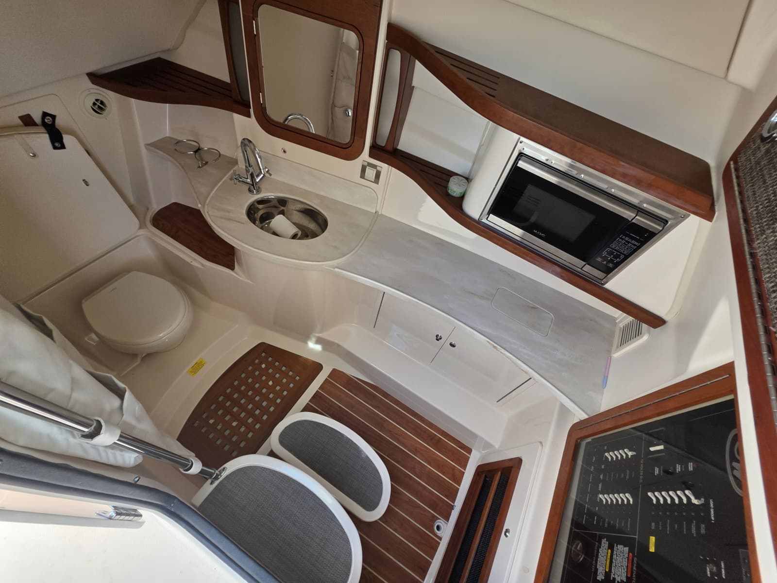 2019 Grady-White Freedom 375 - Photo 24