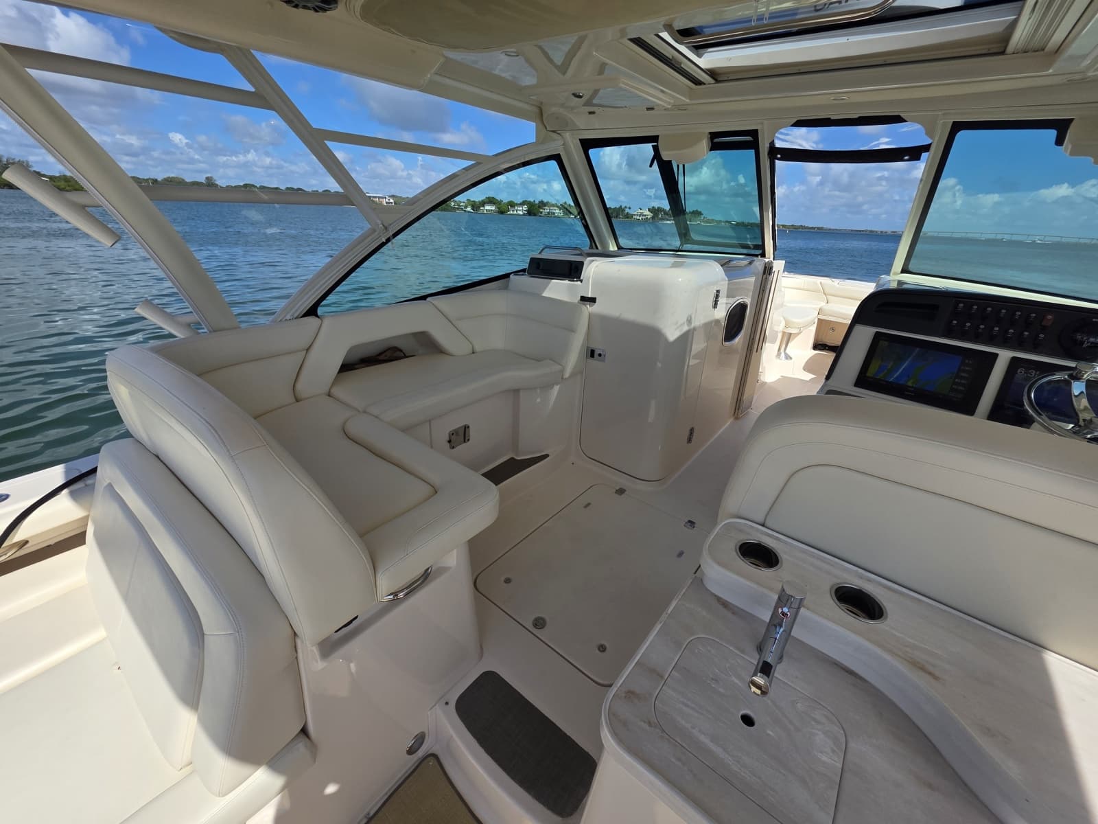 2019 Grady-White Freedom 375 - Photo 14