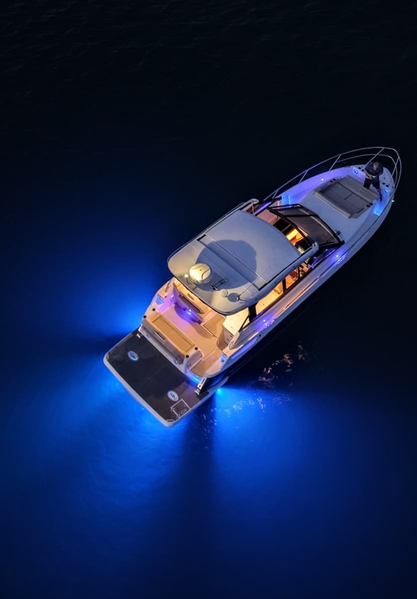 2022 Regal 36 Grand Coupe - Photo 13