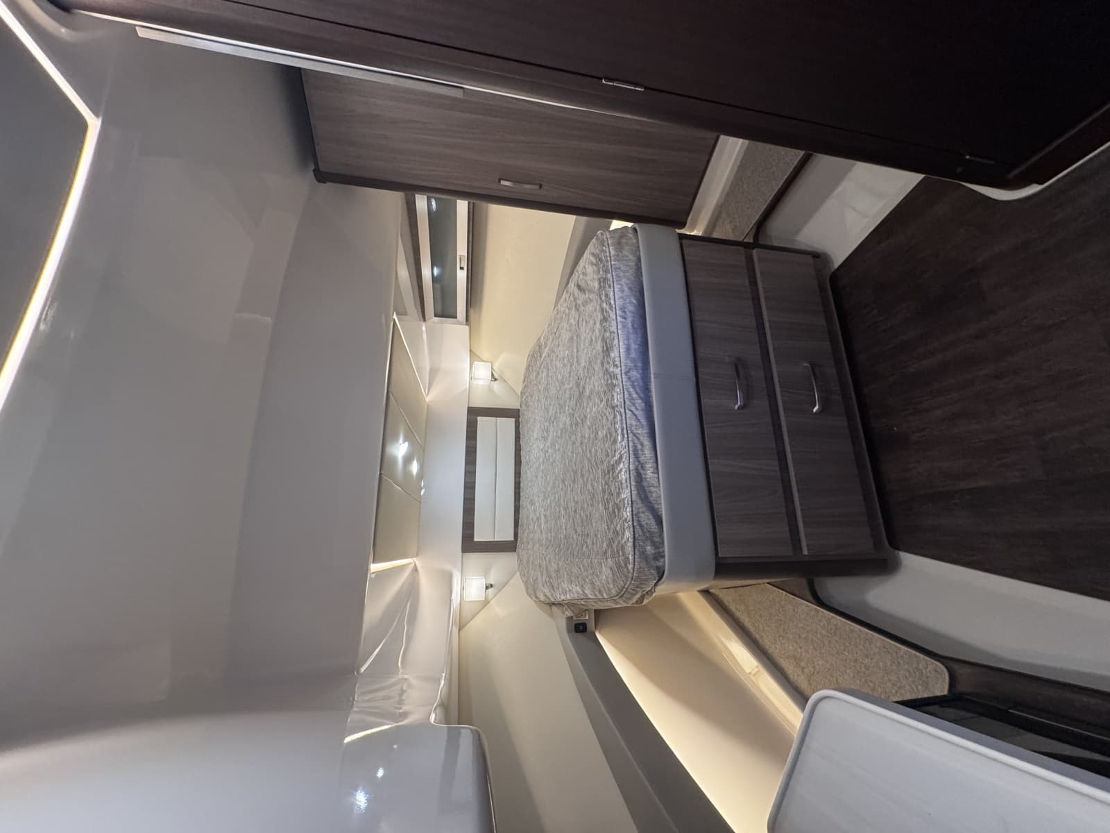 2022 Regal 36 Grand Coupe - Photo 27