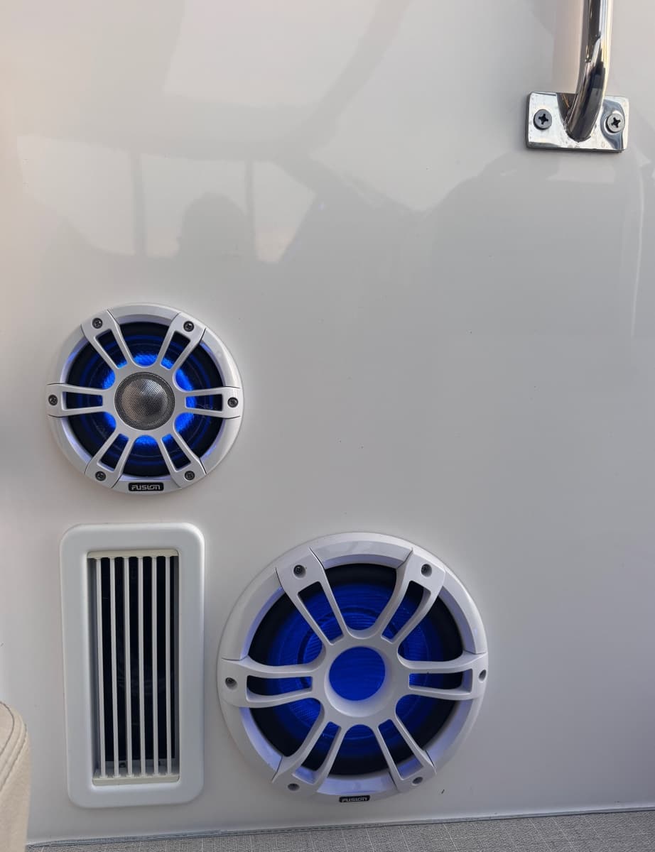 2022 Regal 36 Grand Coupe - Photo 32