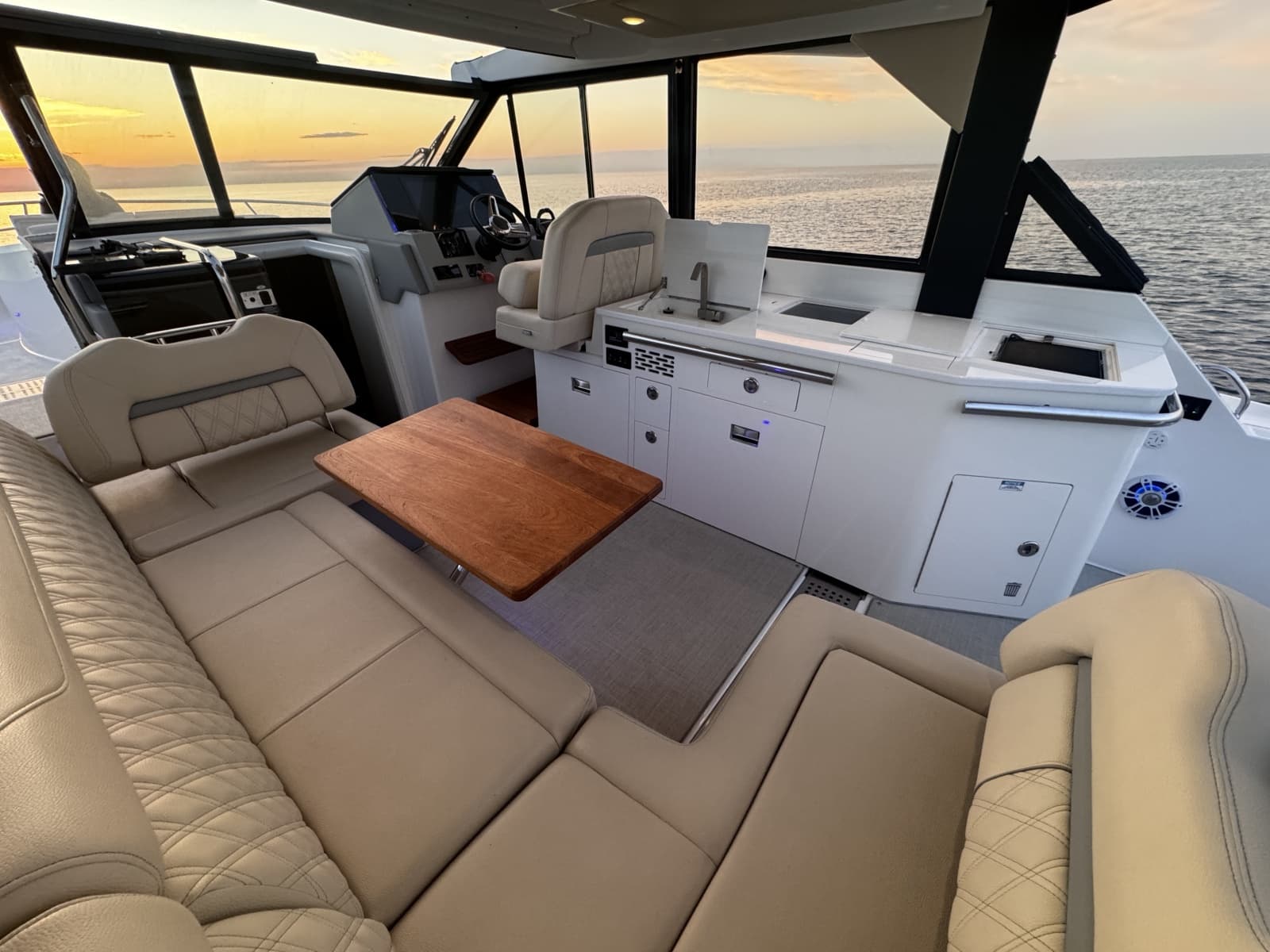 2022 Regal 36 Grand Coupe - Photo 28