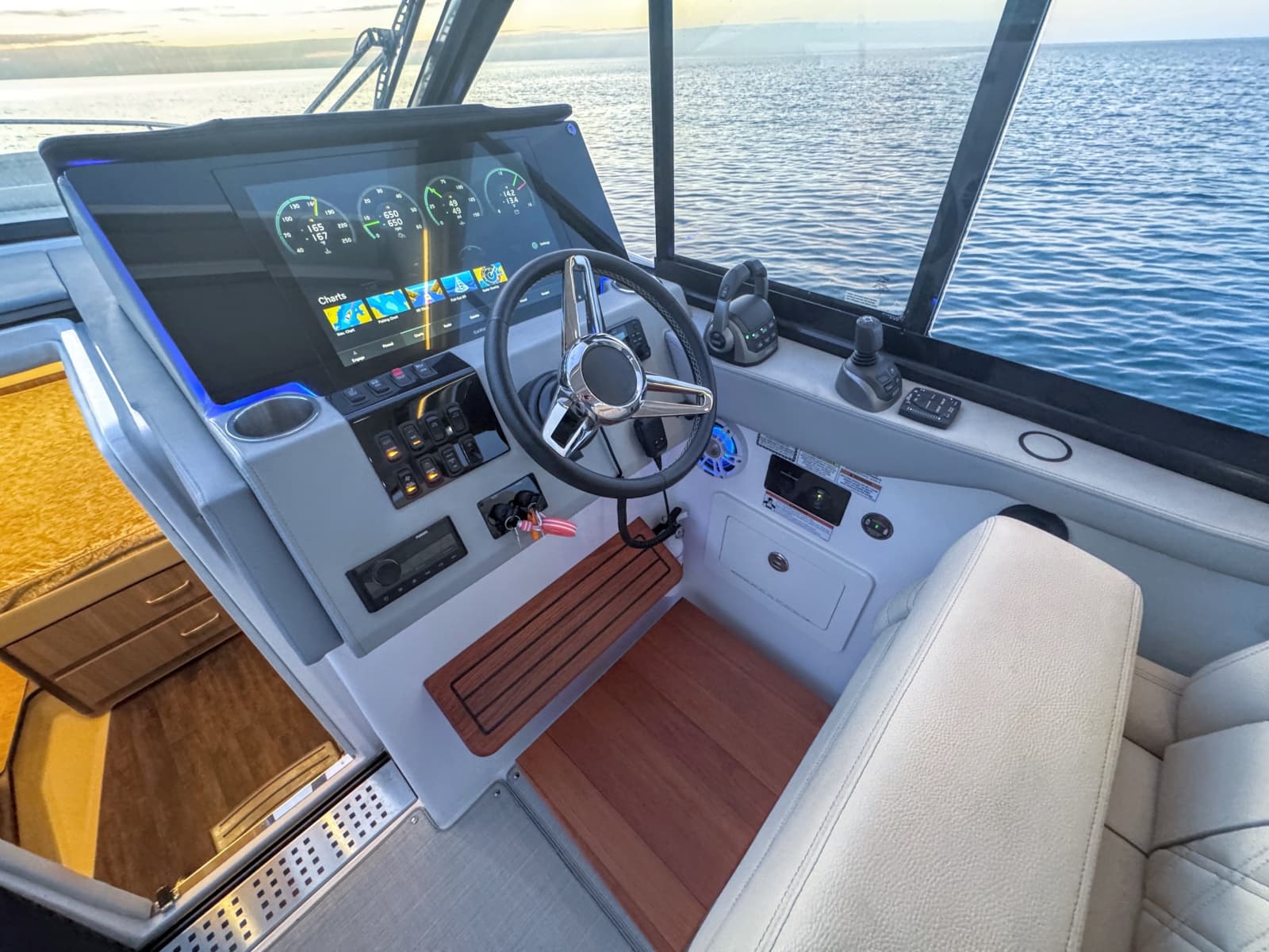 2022 Regal 36 Grand Coupe - Photo 21