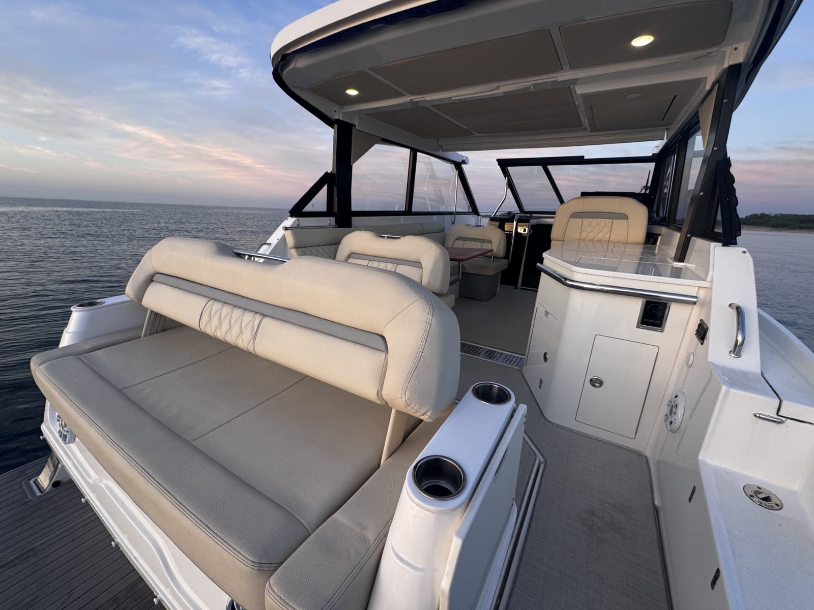 2022 Regal 36 Grand Coupe - Photo 41