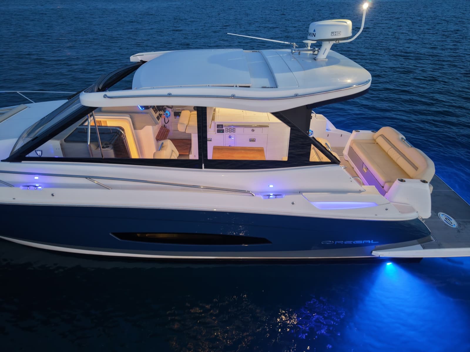 2022 Regal 36 Grand Coupe - Photo 15