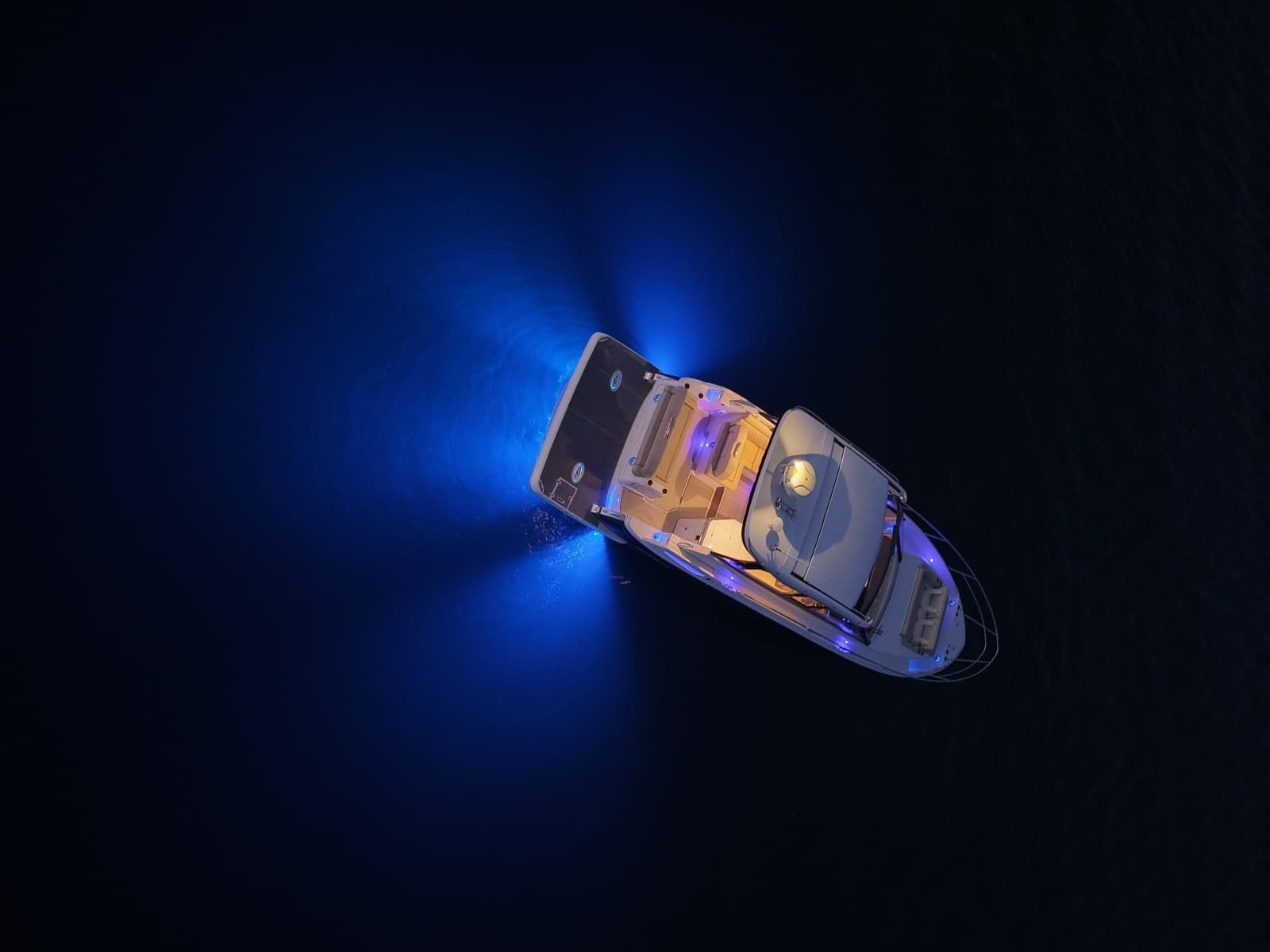 2022 Regal 36 Grand Coupe - Photo 12