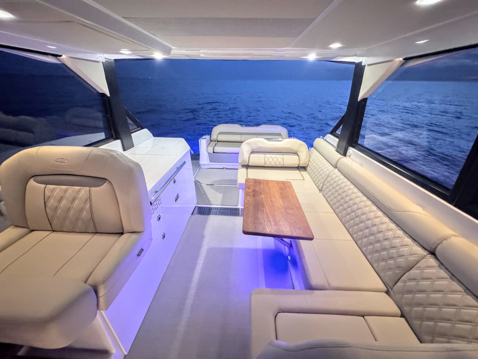 2022 Regal 36 Grand Coupe - Photo 10
