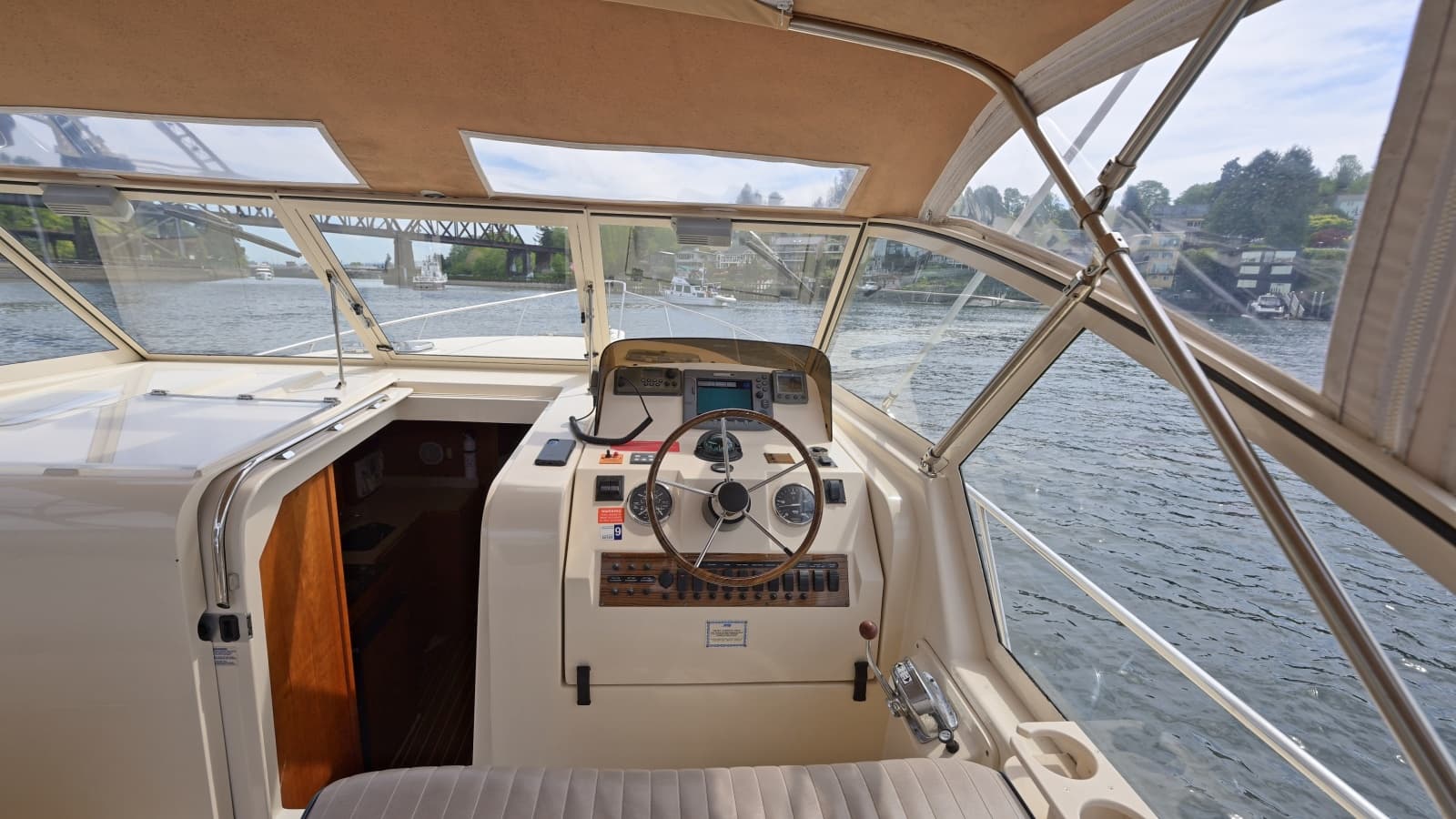 2004 Mainship Pilot 34 - Photo 18
