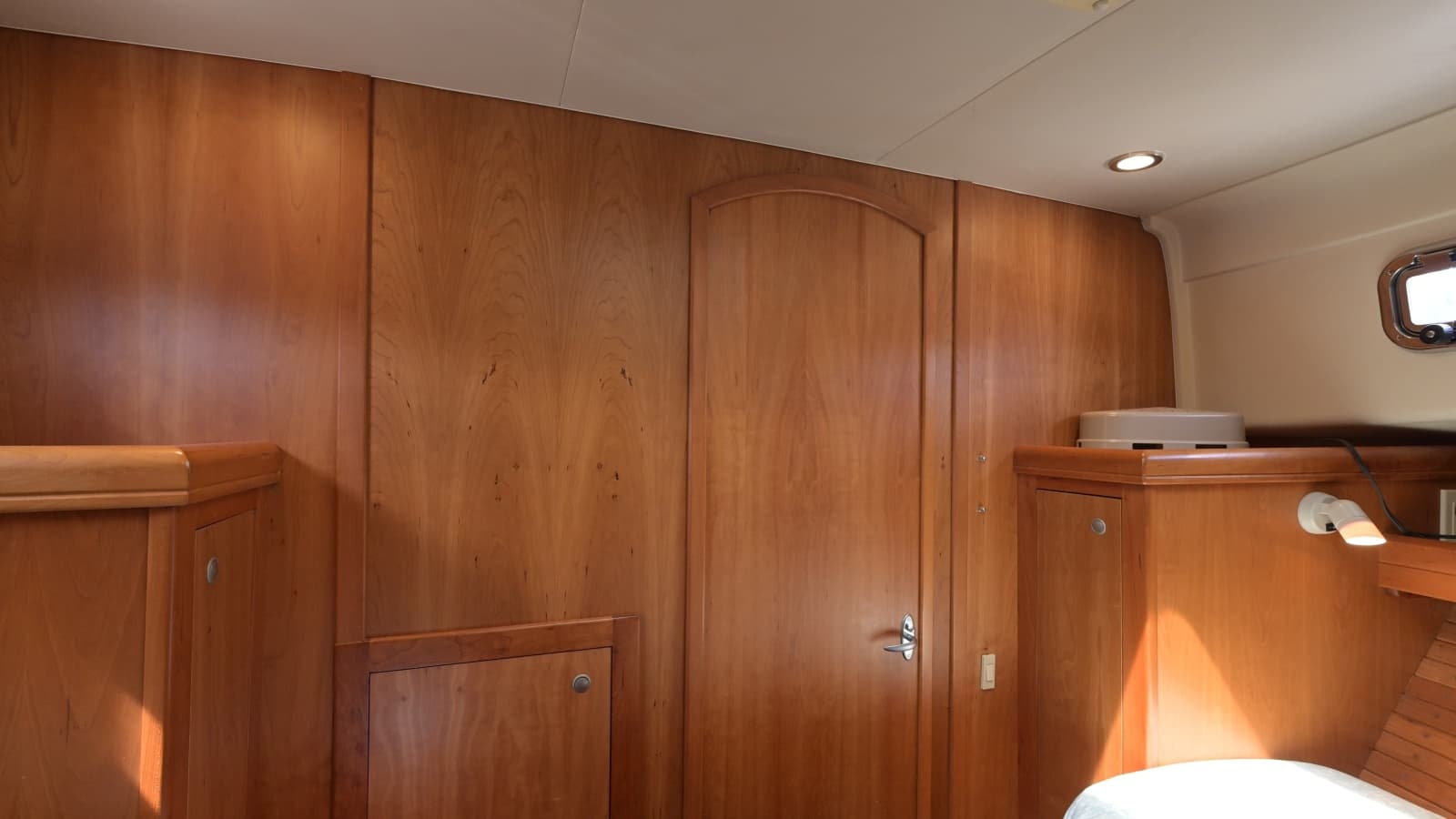 2004 Mainship Pilot 34 - Photo 28