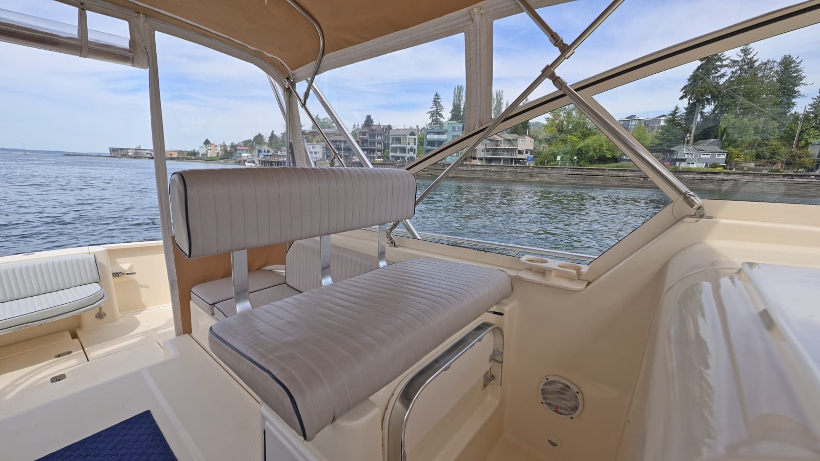 2004 Mainship Pilot 34 - Photo 17