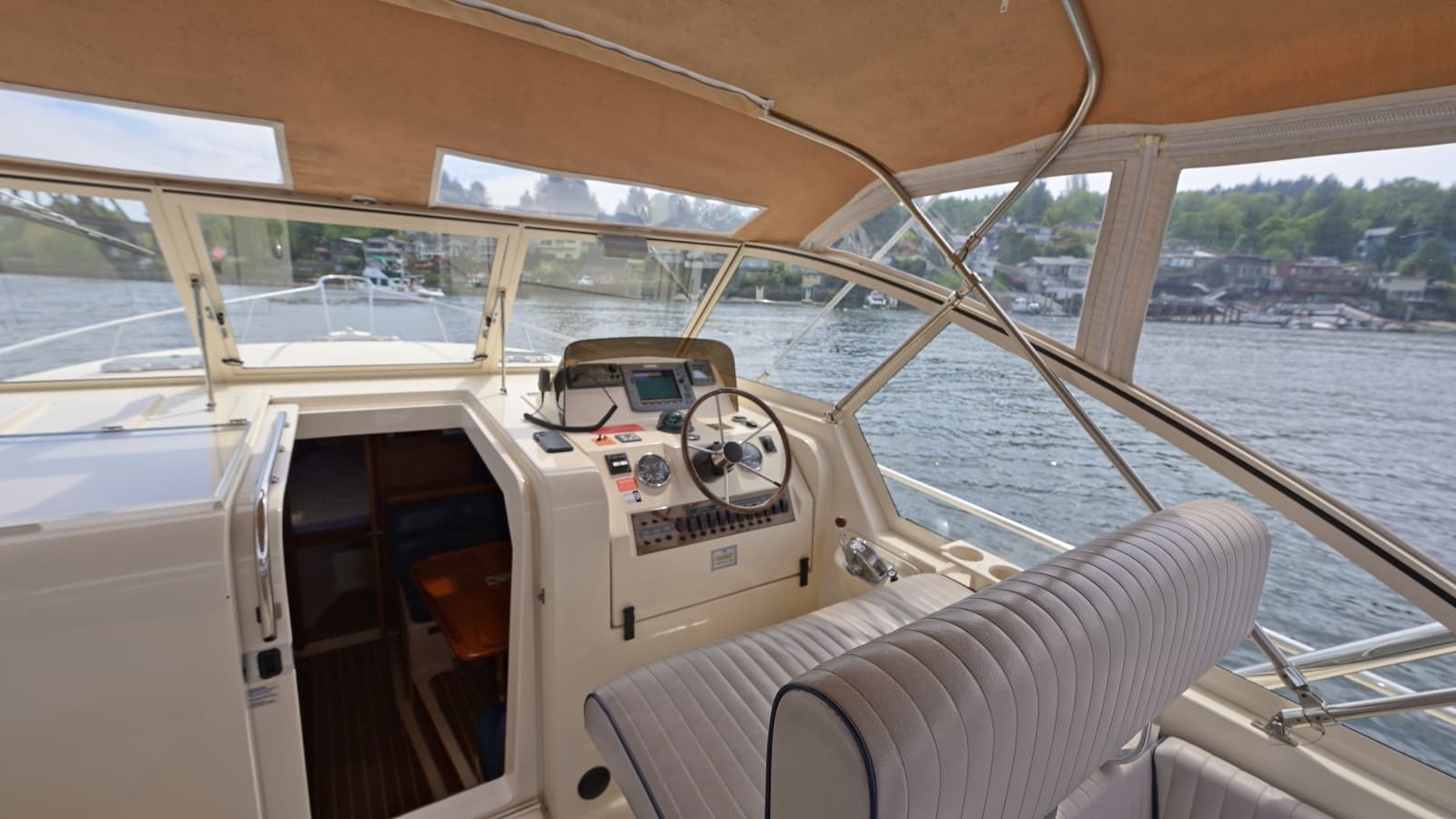 2004 Mainship Pilot 34 - Photo 15