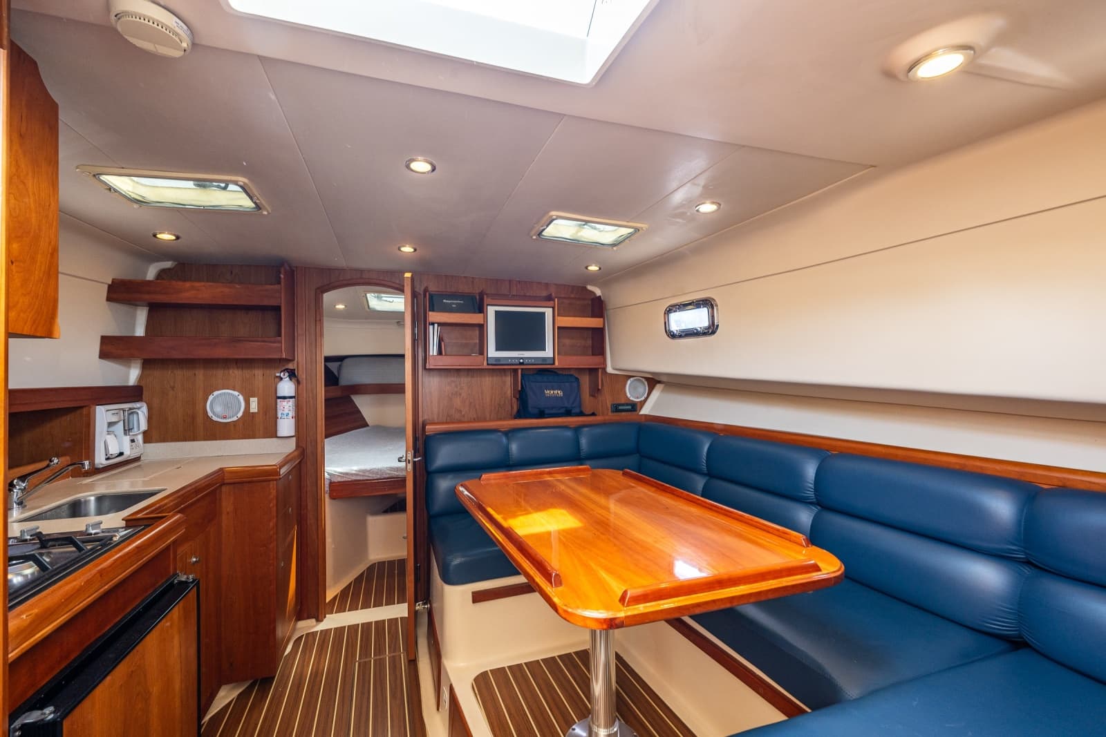 2004 Mainship Pilot 34 - Photo 21