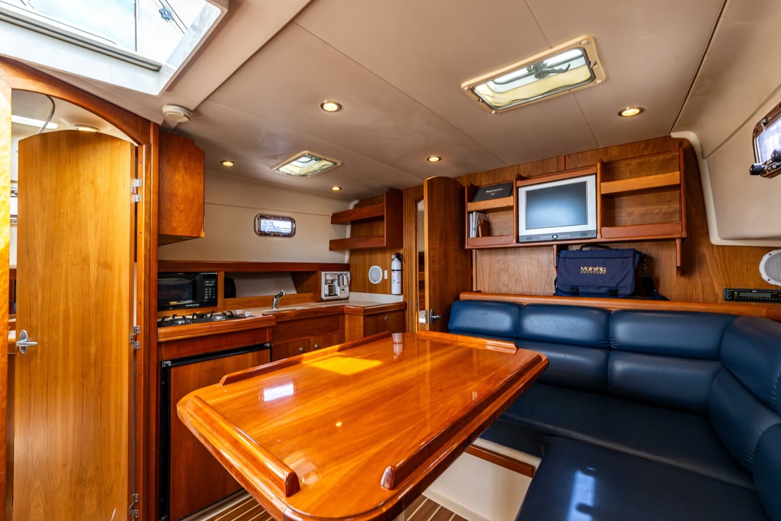 2004 Mainship Pilot 34 - Photo 23