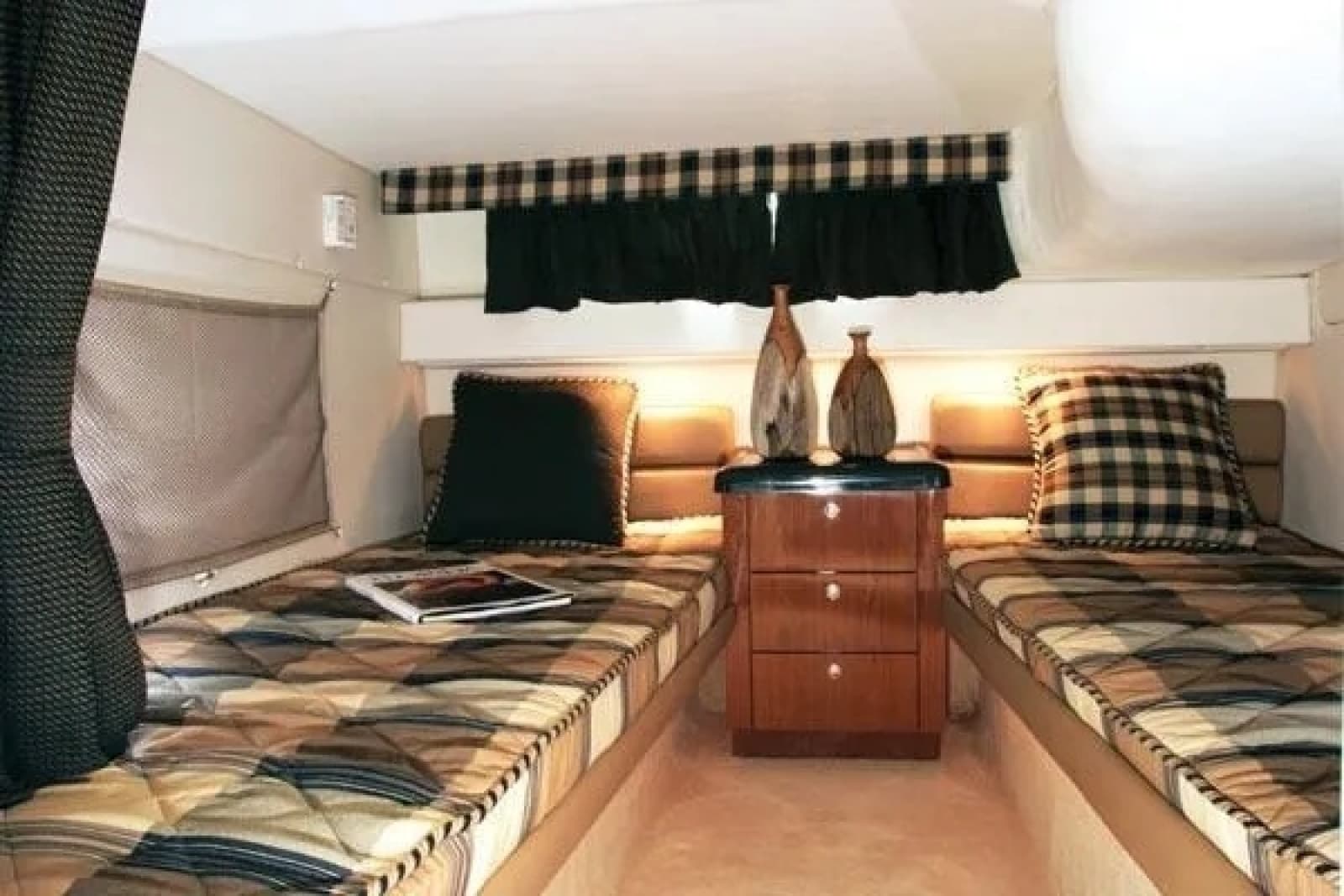 2005 Monterey 322 Cruiser - Photo 11