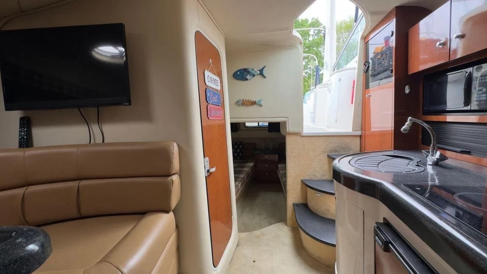 2005 Monterey 322 Cruiser - Photo 8