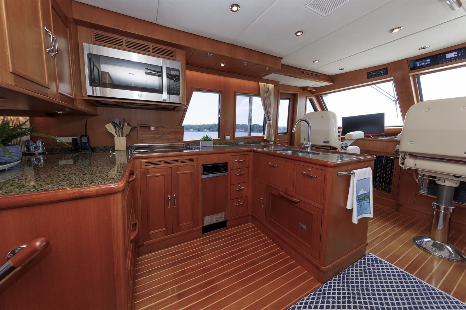 2007 Grand Banks  - Photo 40