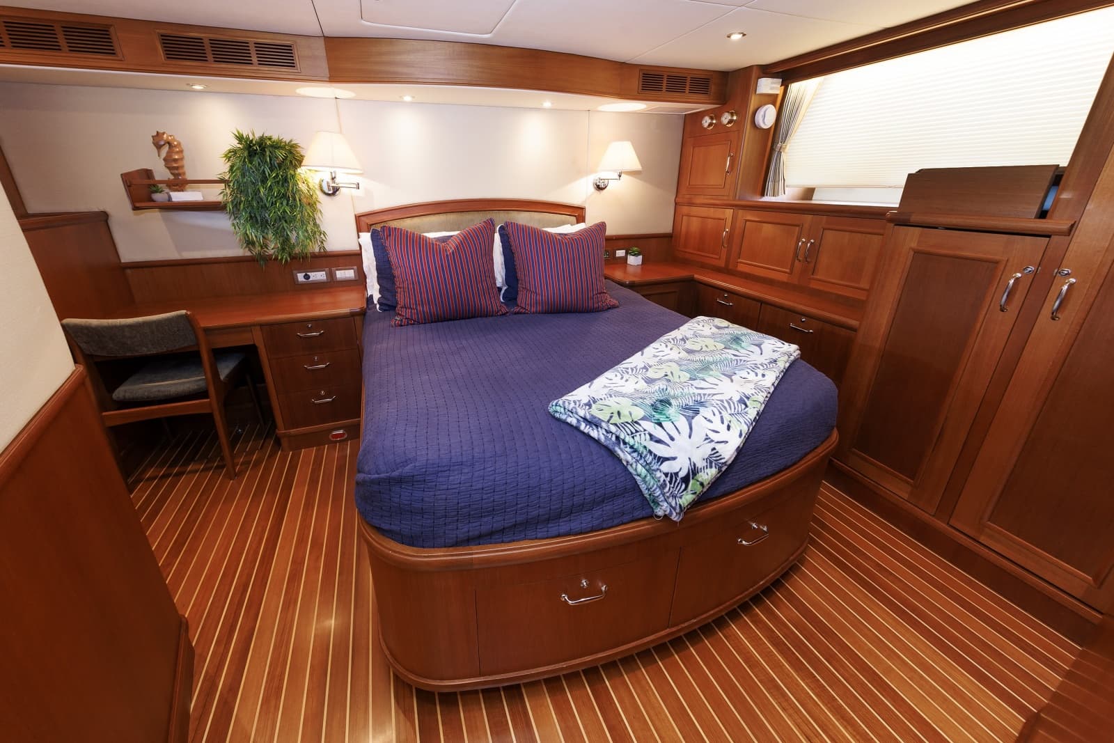 2007 Grand Banks  - Photo 6