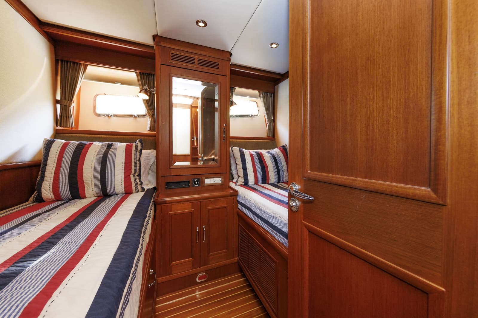 2007 Grand Banks  - Photo 54