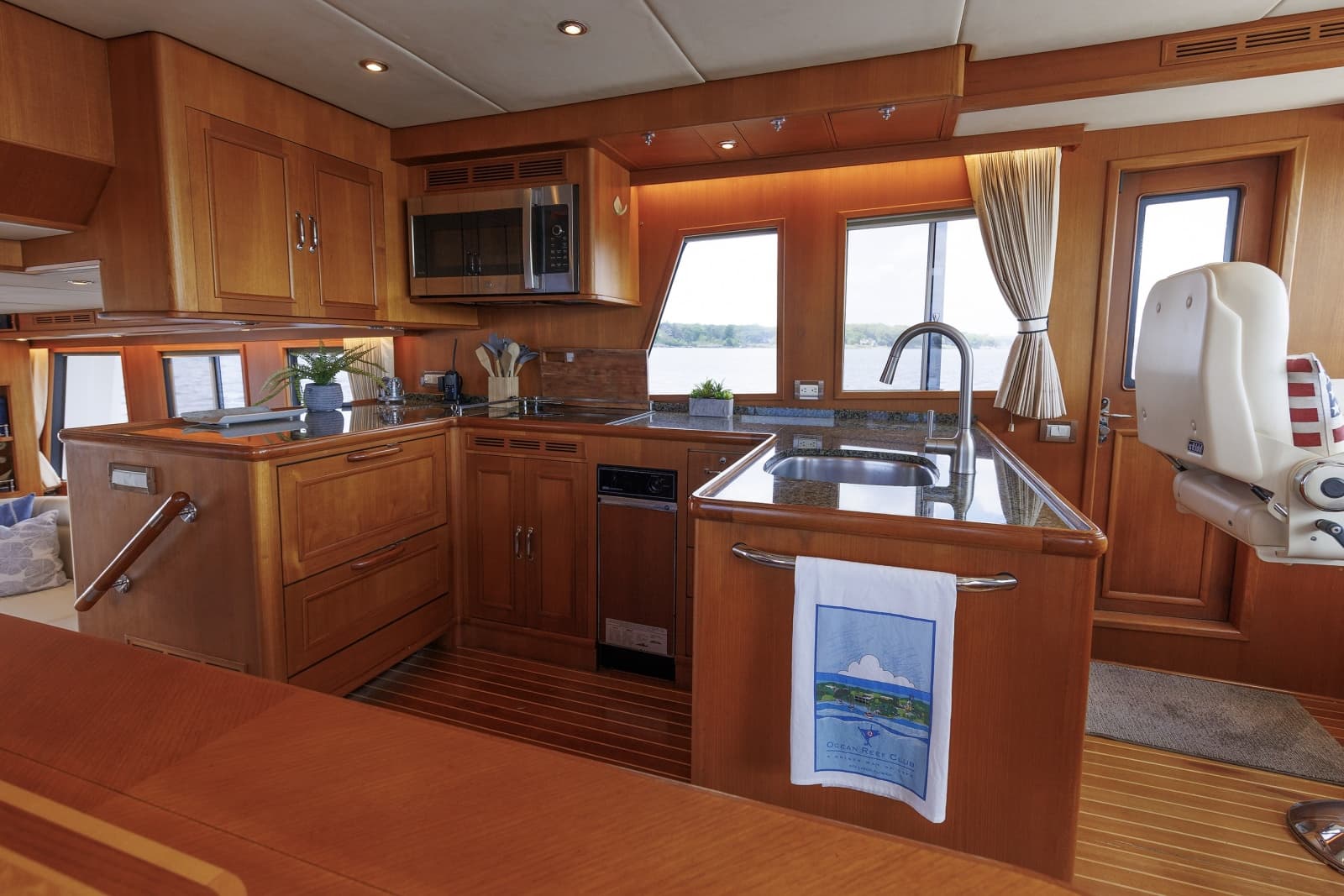 2007 Grand Banks  - Photo 42
