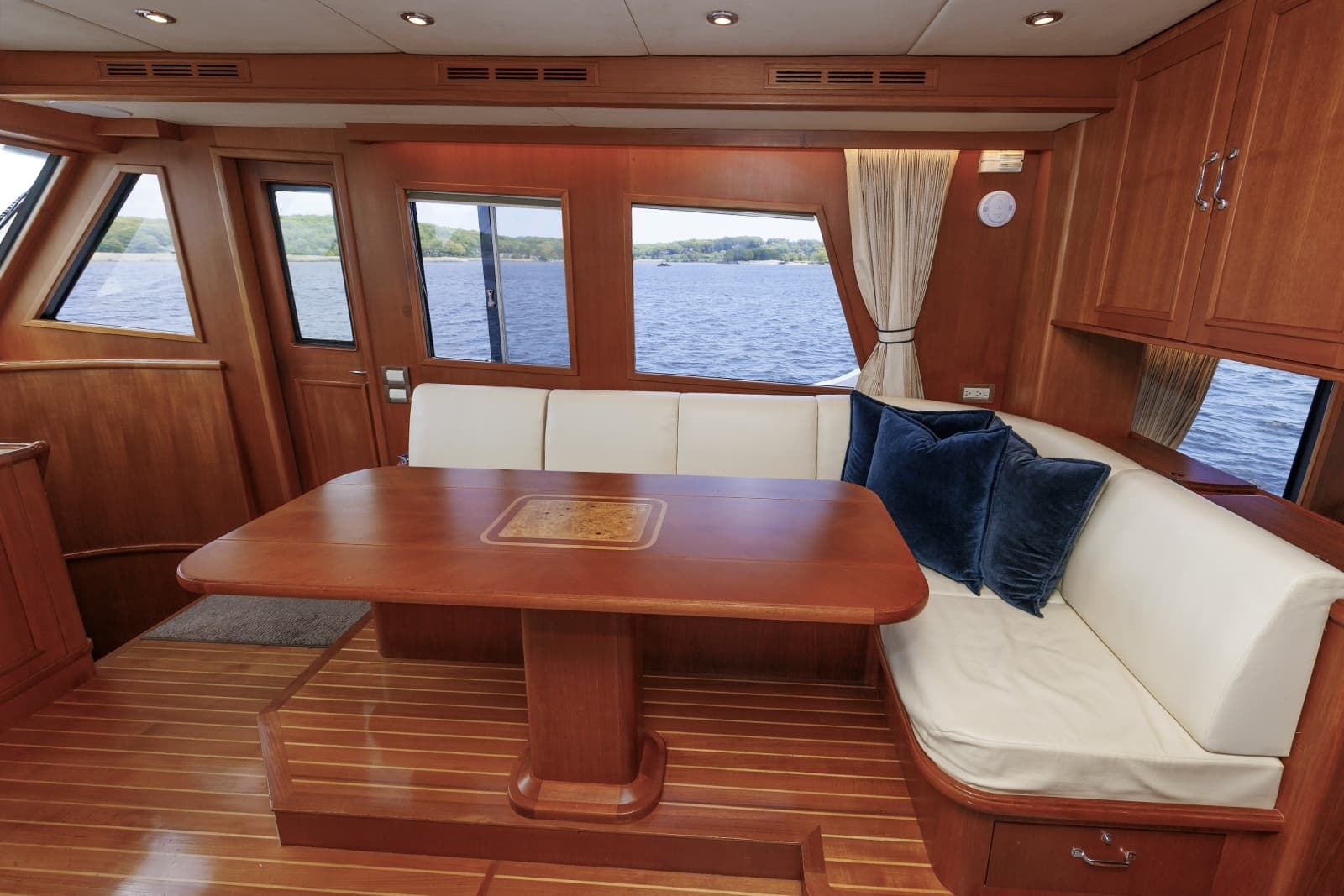 2007 Grand Banks  - Photo 41