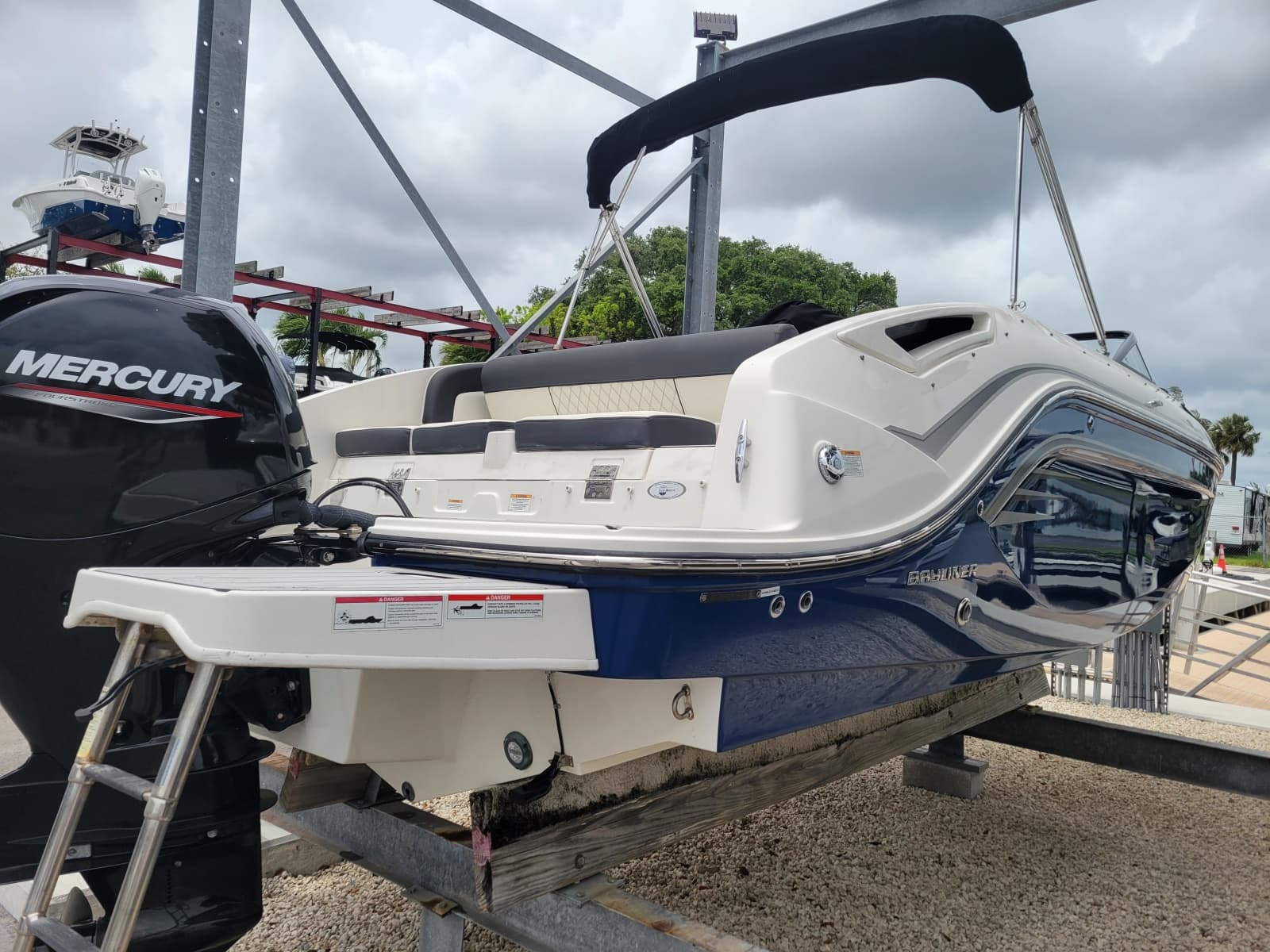 2023 Bayliner DX 2200 - Photo 4