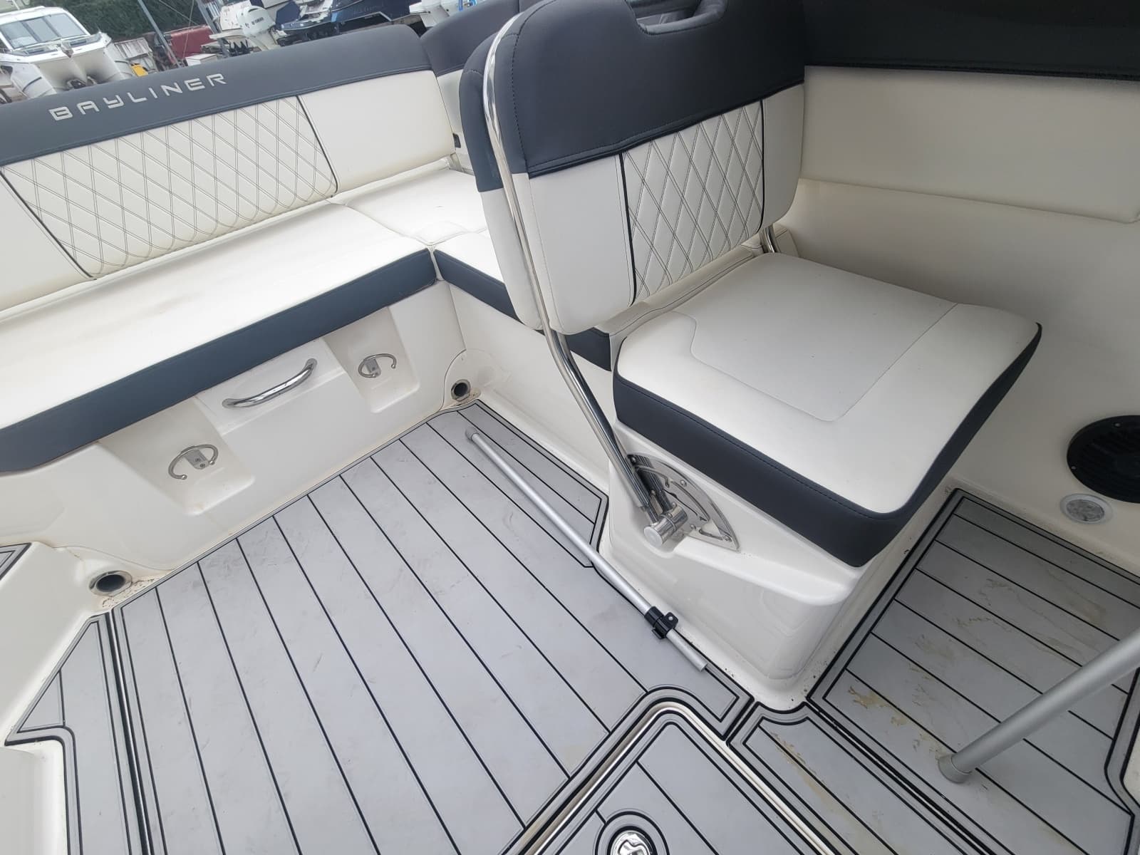 2023 Bayliner DX 2200 - Photo 10