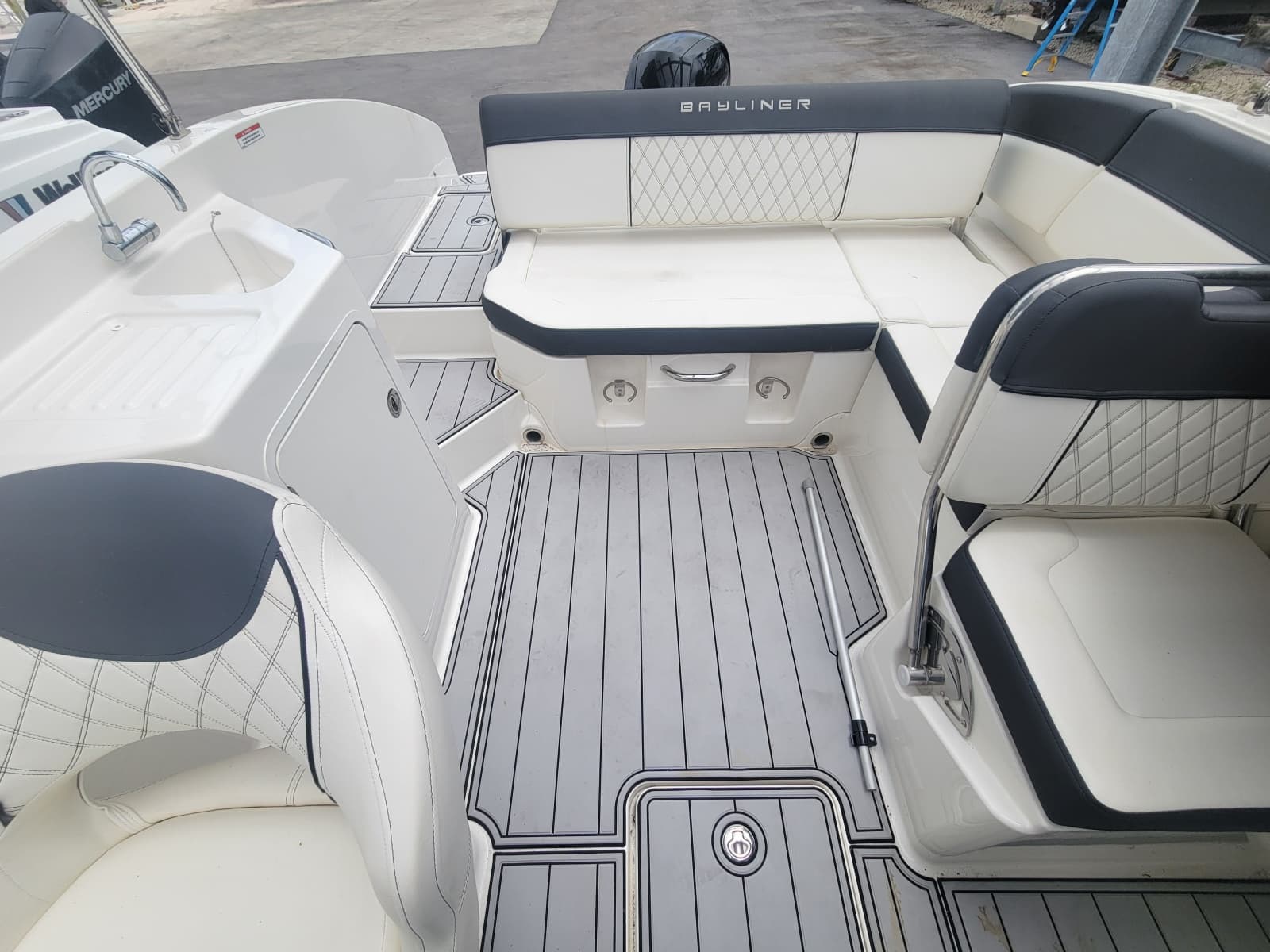 2023 Bayliner DX 2200 - Photo 7