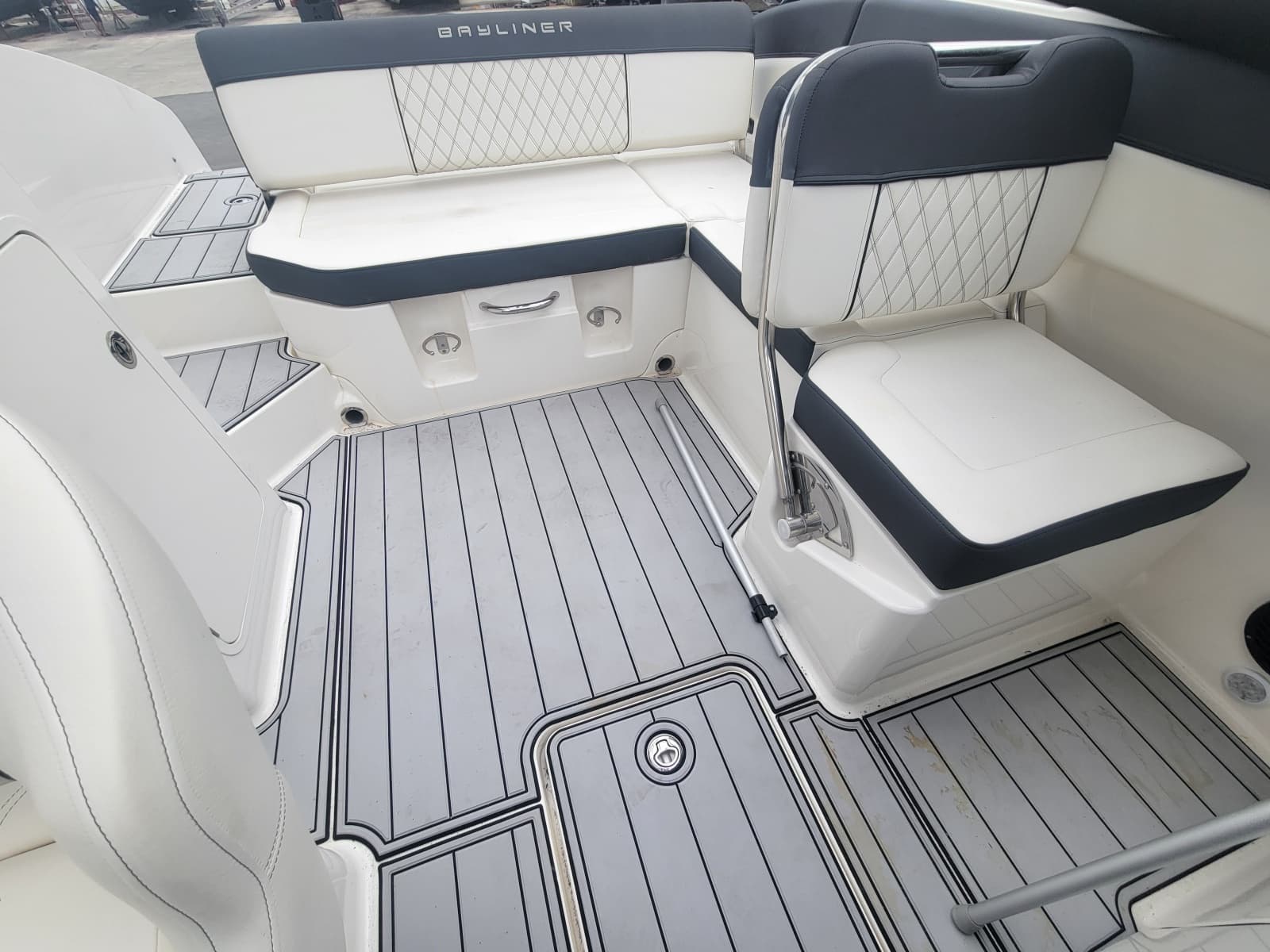2023 Bayliner DX 2200 - Photo 11