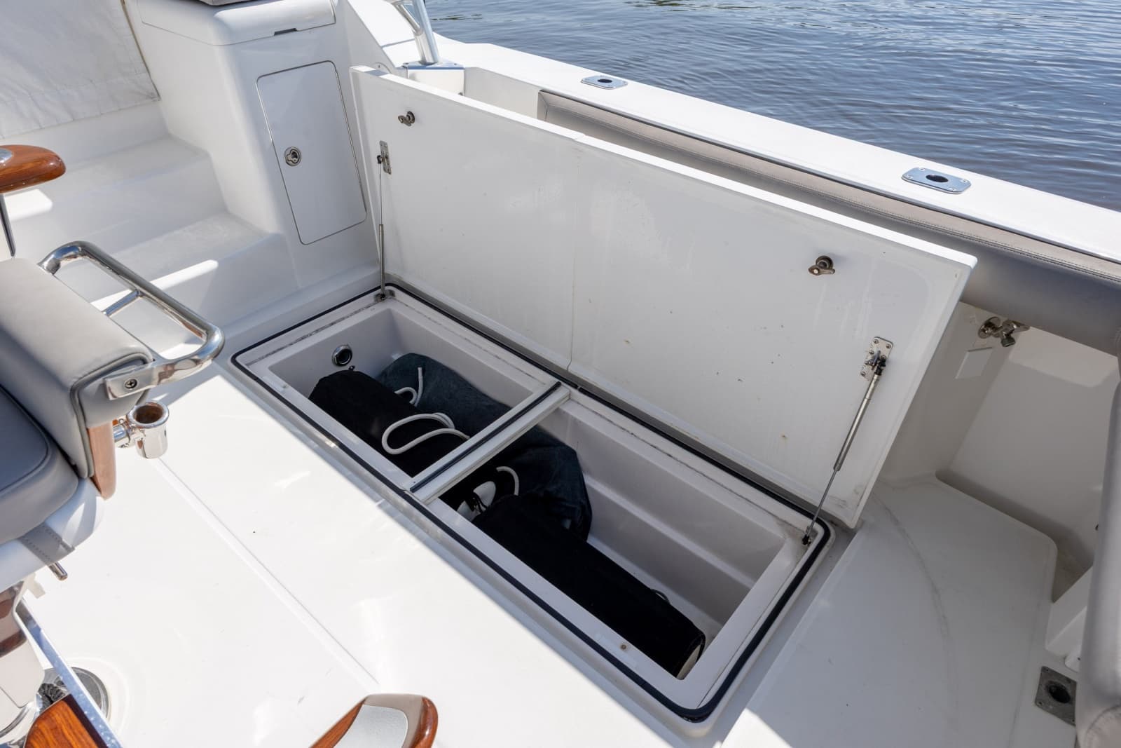 2005 Cabo 45 Express - Photo 132