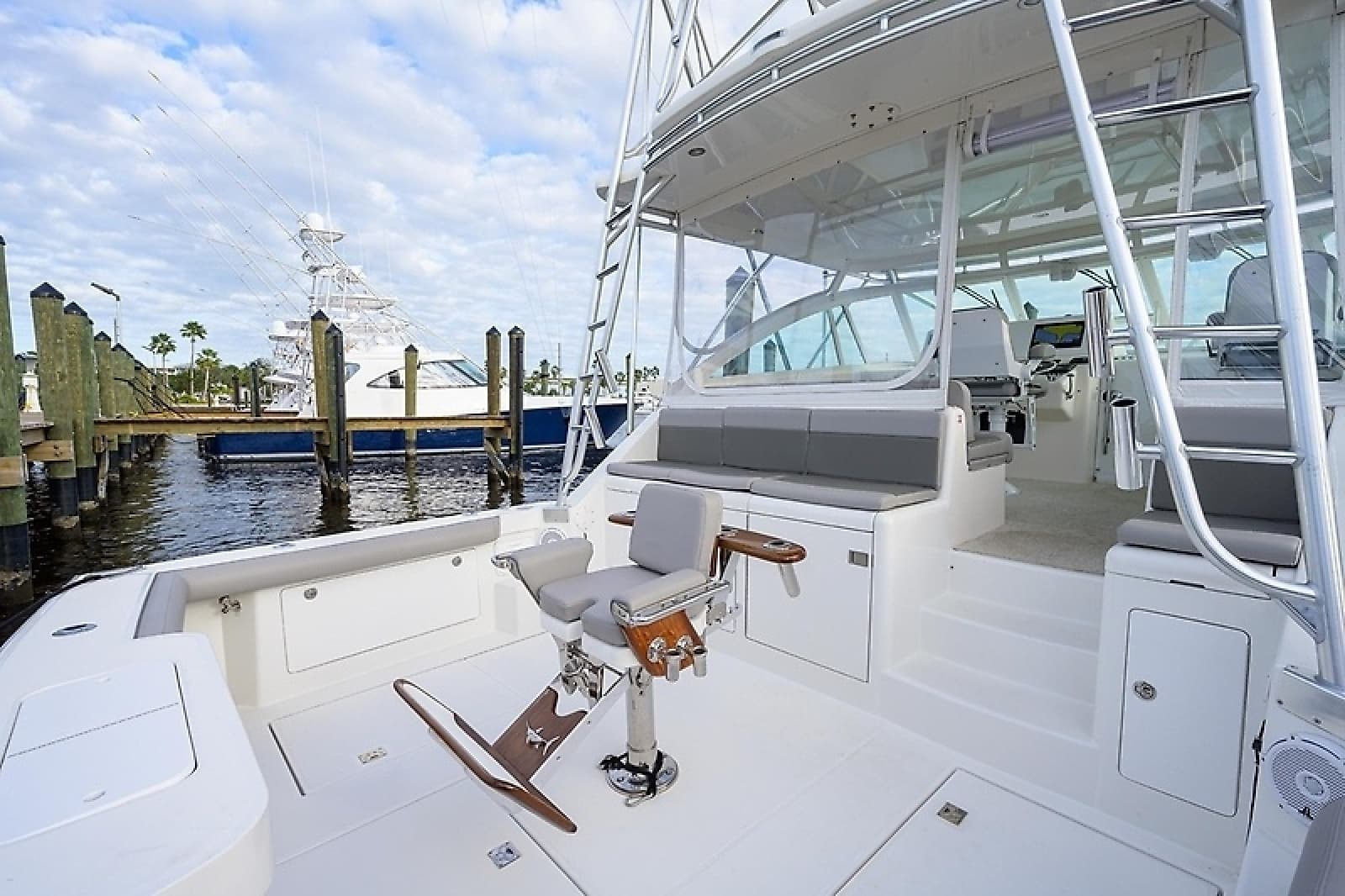 2005 Cabo 45 Express - Photo 19
